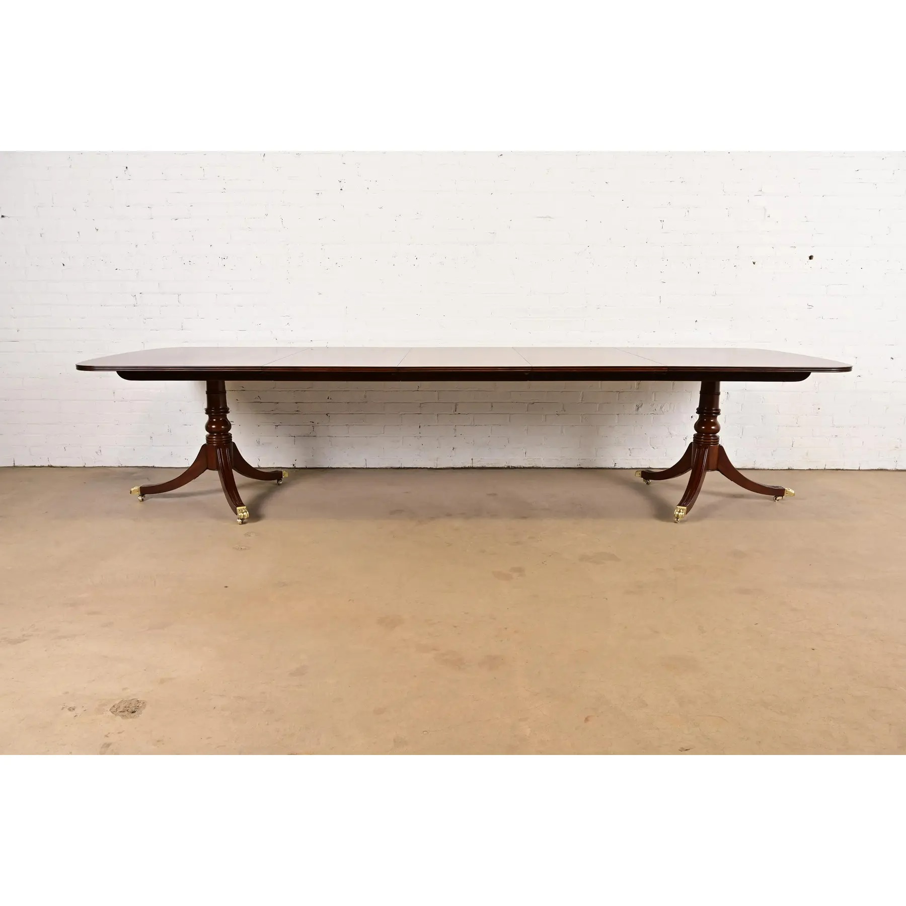 Henredon Georgian Banded Mahogany Double Pedestal Extension Dining Table, Newly Refinished - Image 3