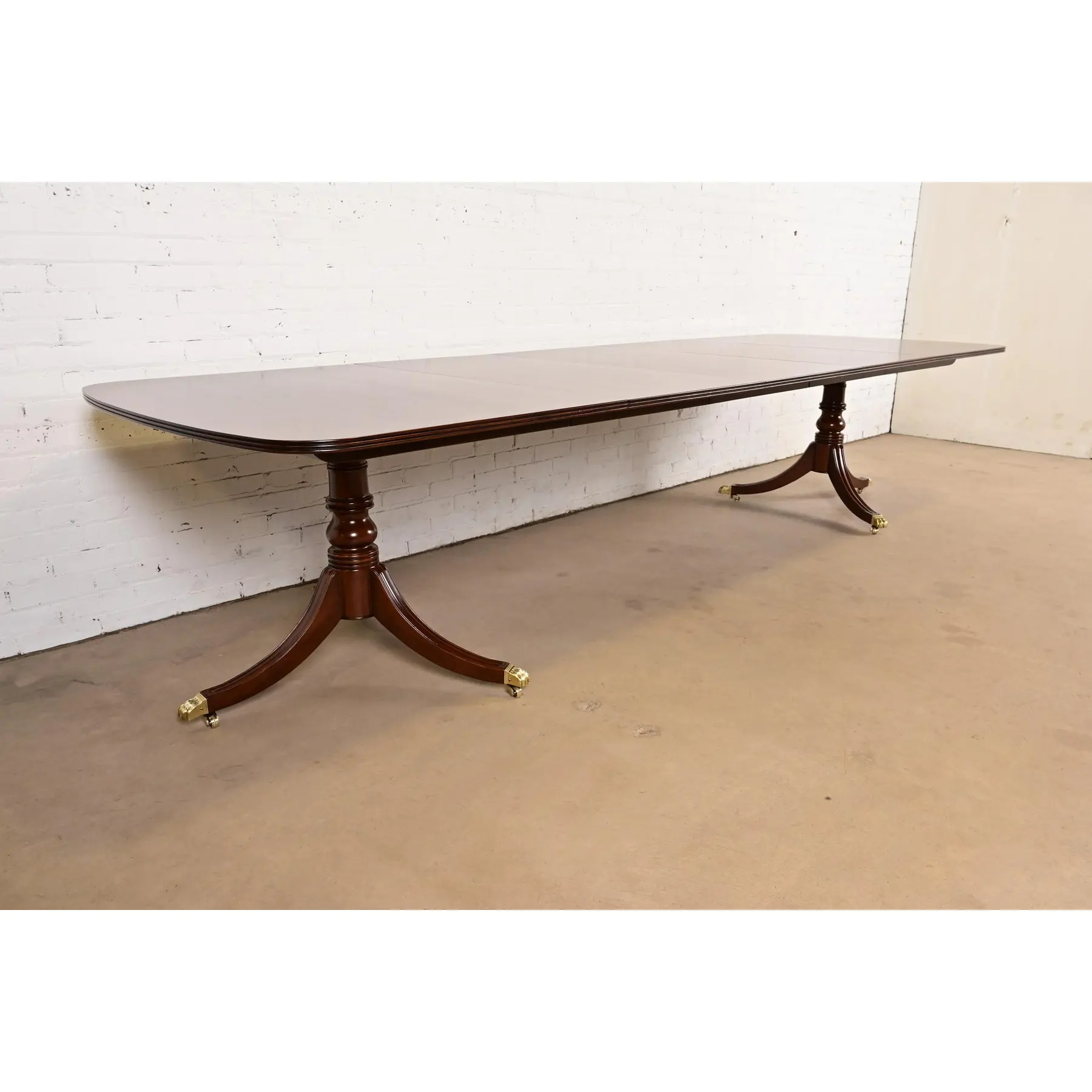 Henredon Georgian Banded Mahogany Double Pedestal Extension Dining Table, Newly Refinished - Image 4