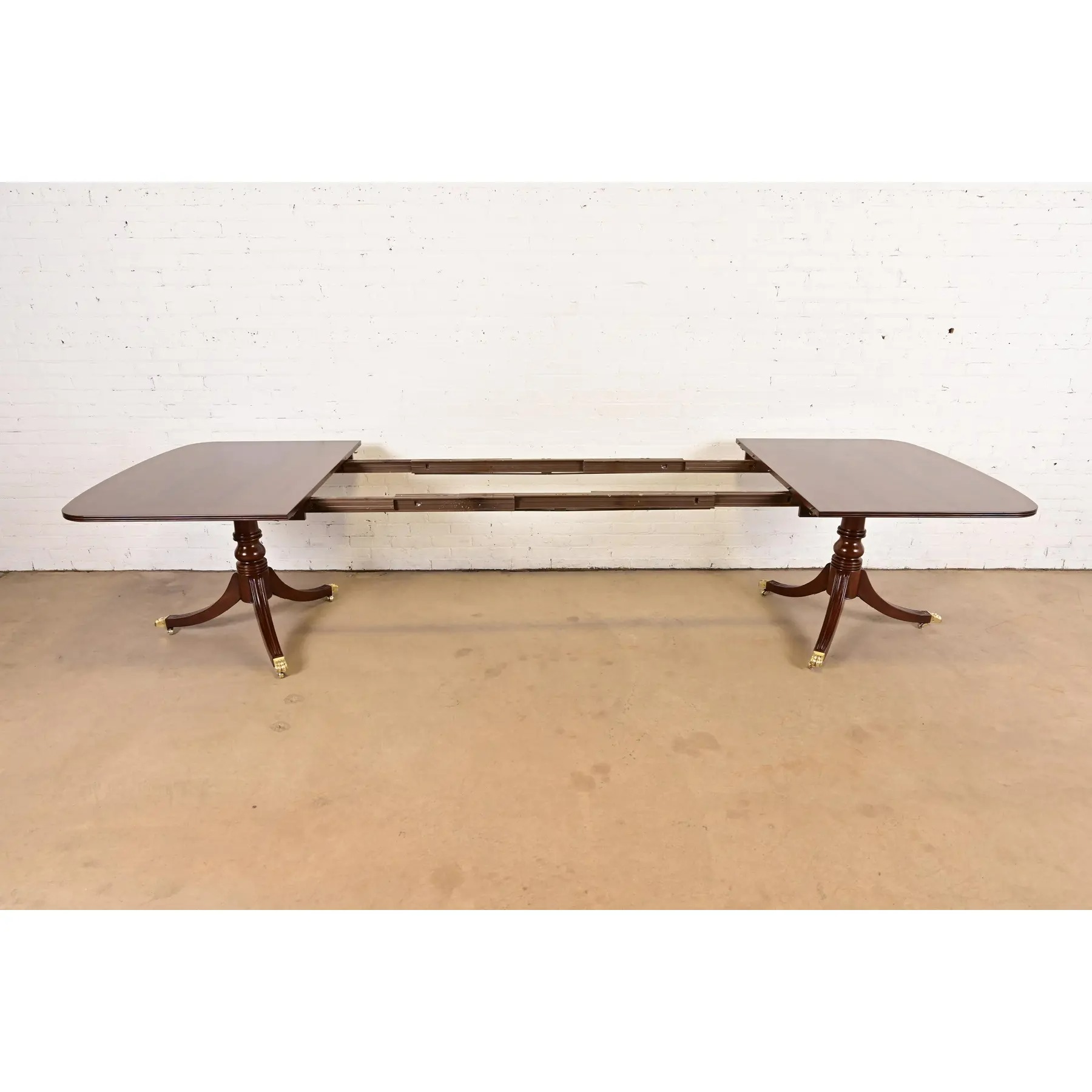 Henredon Georgian Banded Mahogany Double Pedestal Extension Dining Table, Newly Refinished - Image 6