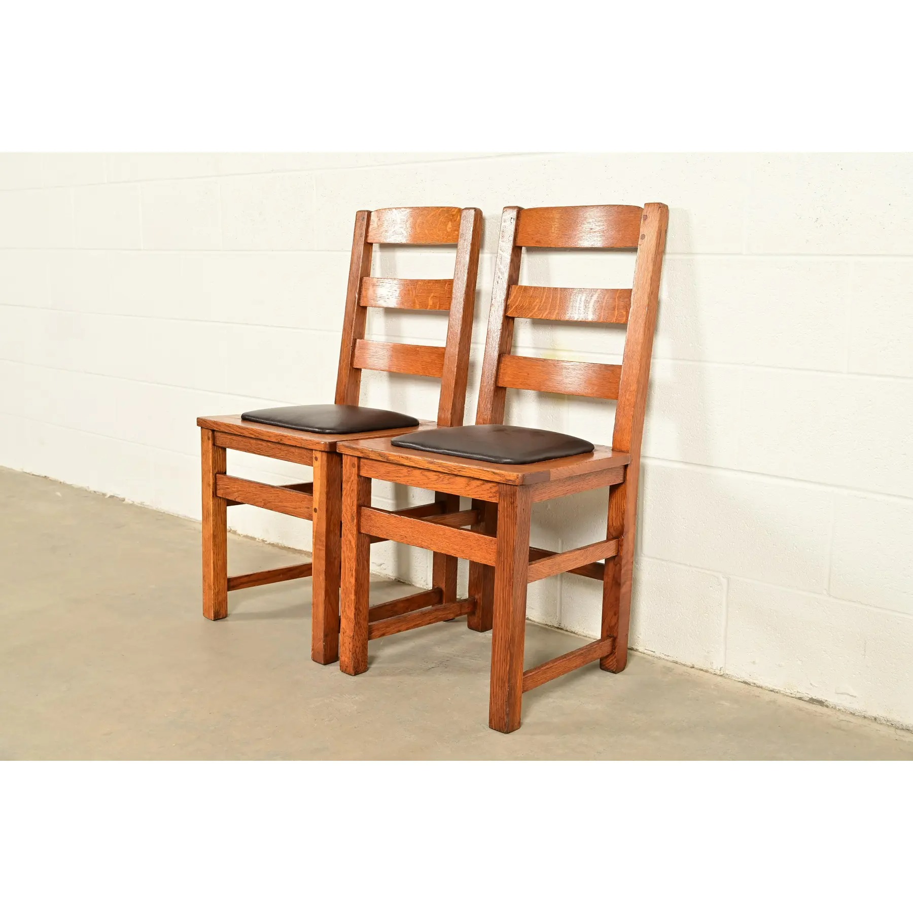 Limbert Antique Mission Oak Arts & Crafts Ladder Back Dining Chairs, Pair - Image 4