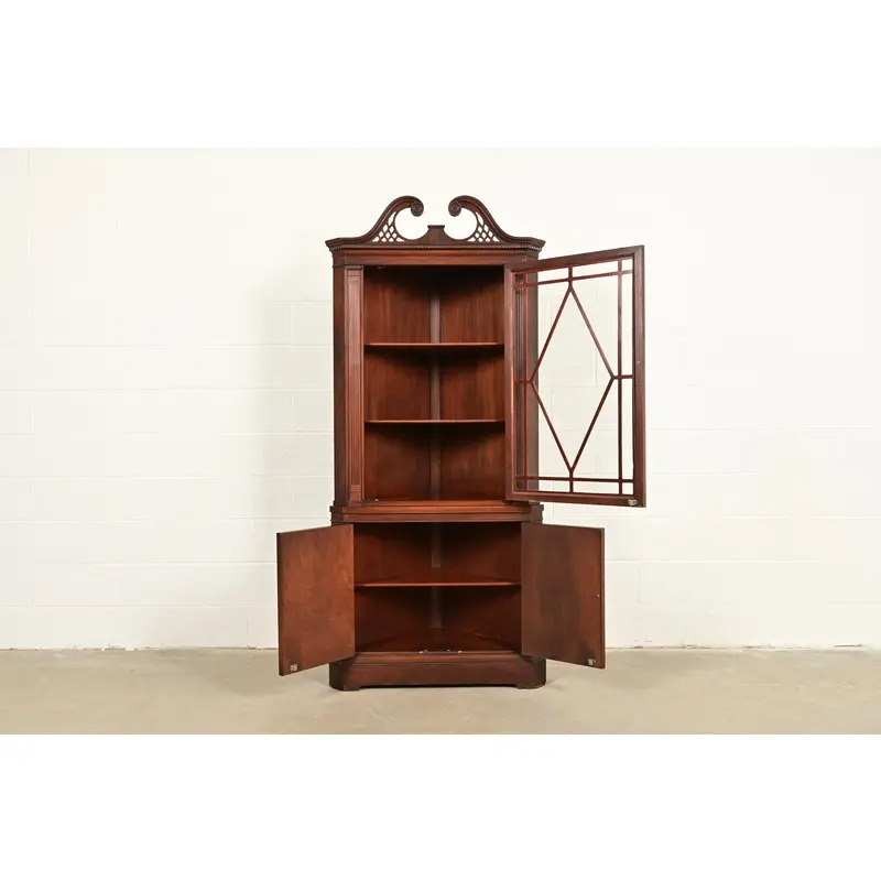 Baker Furniture Style Georgian Flame Mahogany Corner Cabinet, Circa 1940s - Image 5