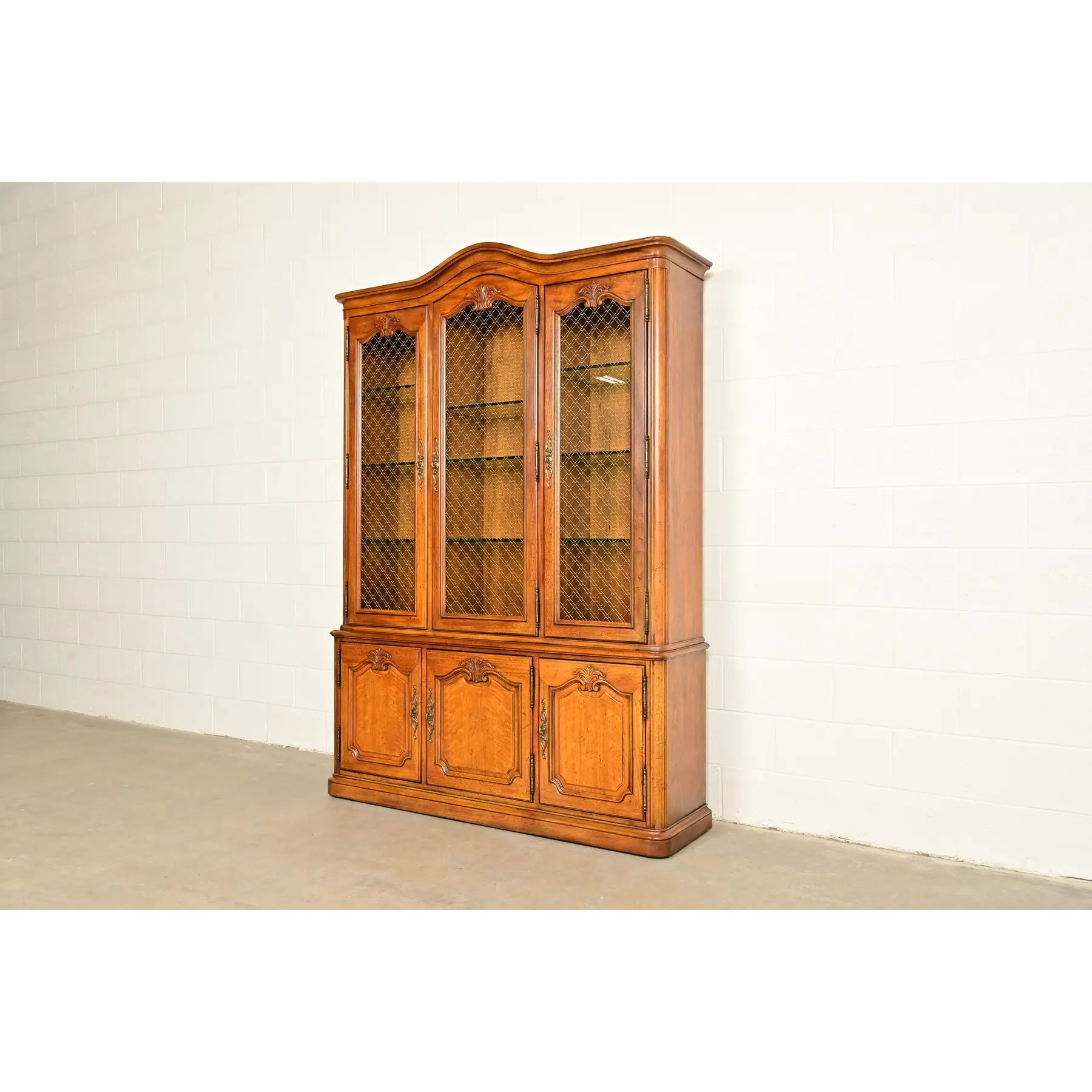 Henredon French Provincial Louis XV Carved Walnut Lighted Breakfront Bookcase Cabinet, Circa 1970s - Image 3