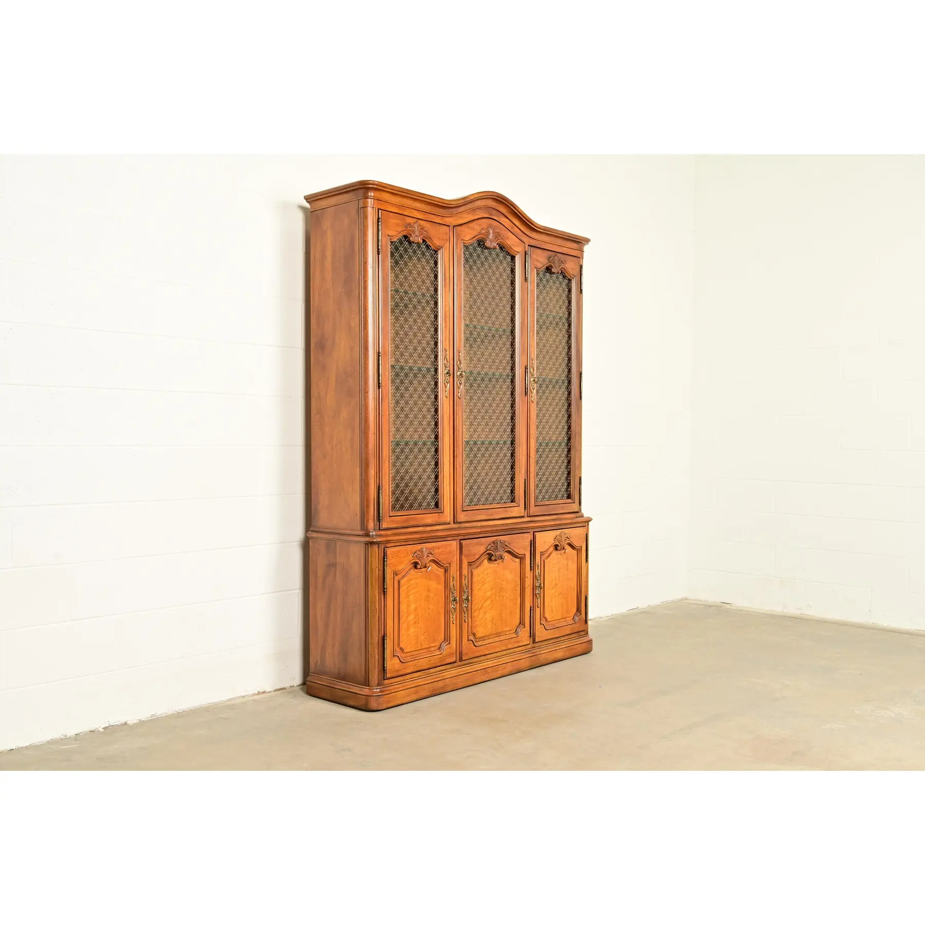 Henredon French Provincial Louis XV Carved Walnut Lighted Breakfront Bookcase Cabinet, Circa 1970s - Image 4