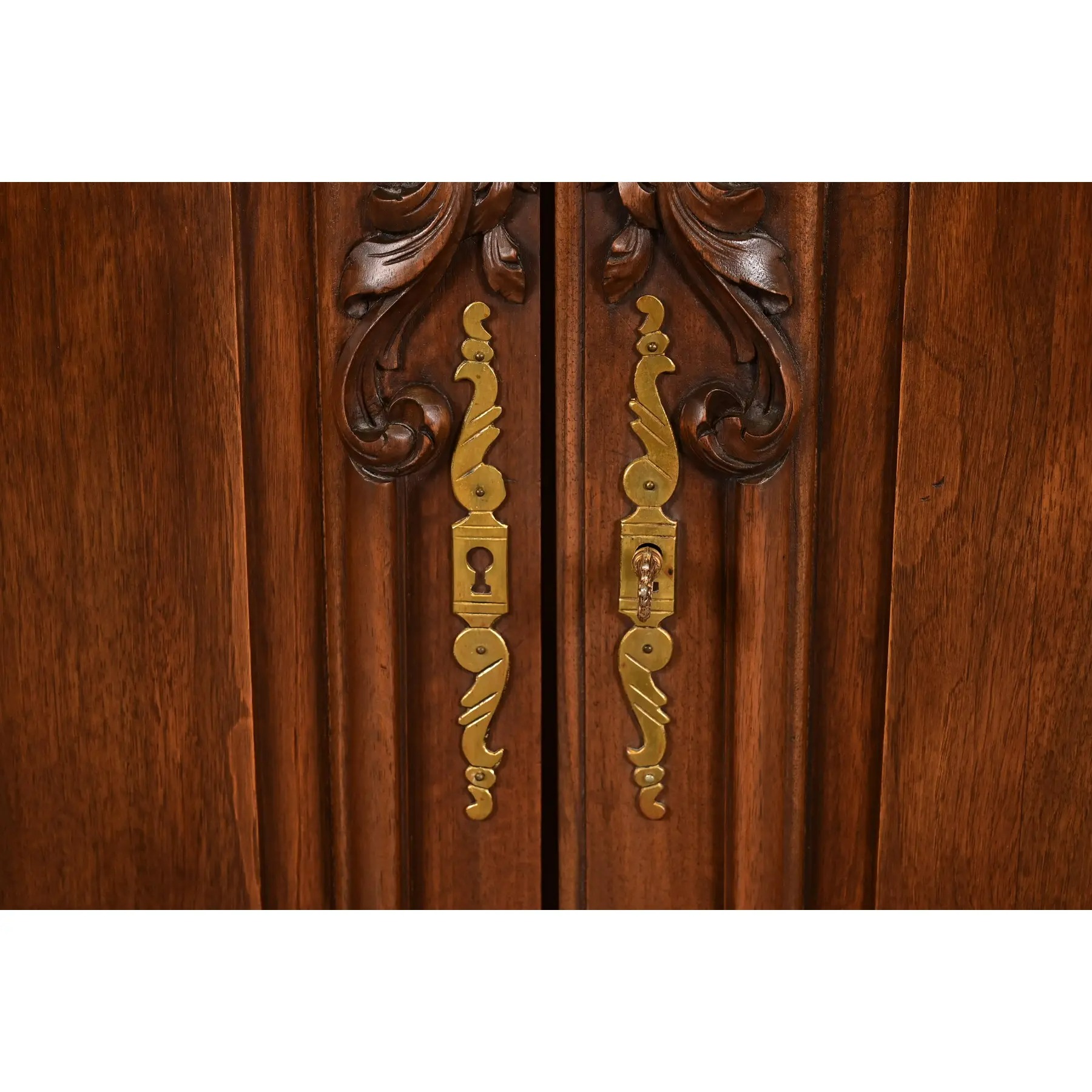 Karges Style French Provincial Louis XV Carved Walnut Sideboard Credenza - Image 8