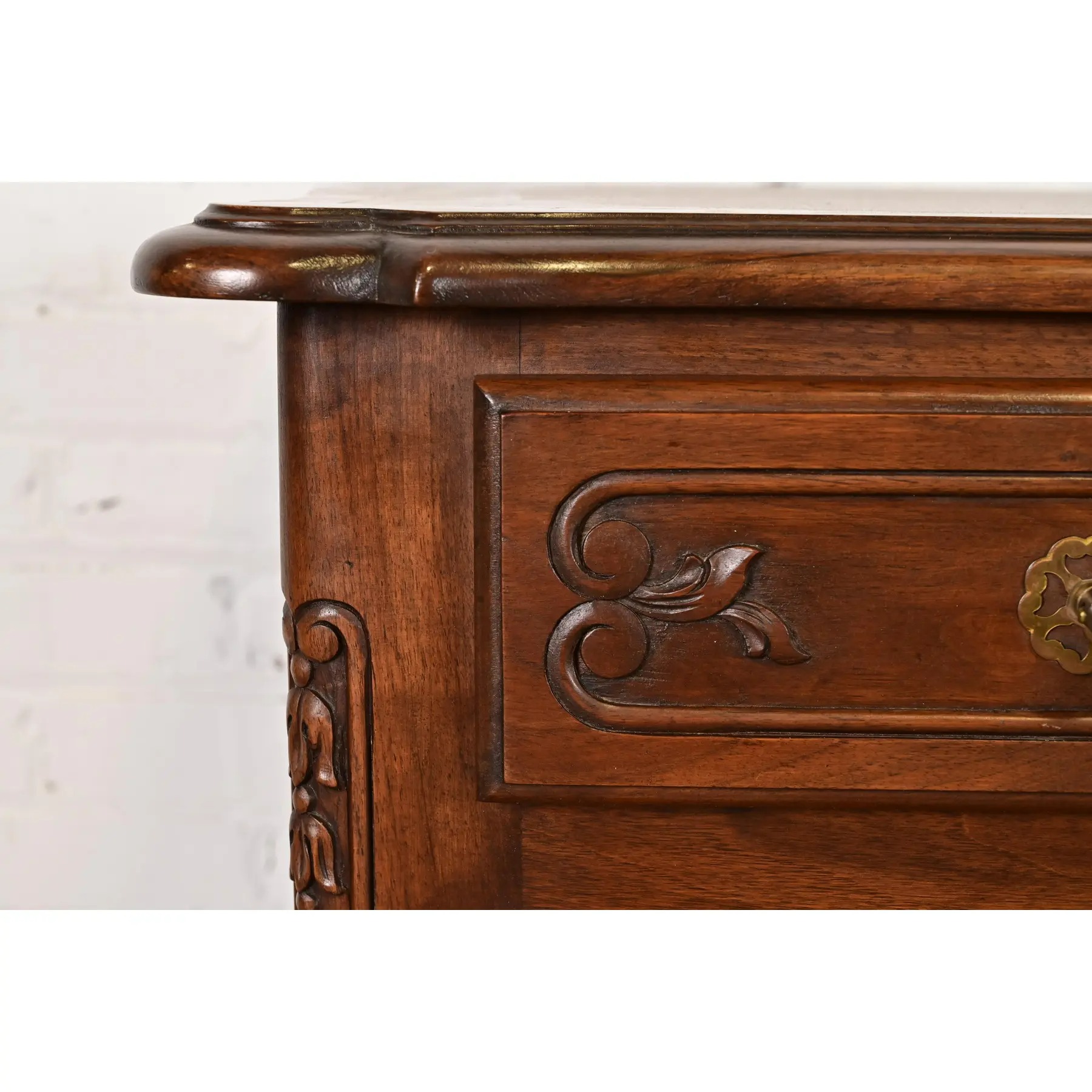 Karges Style French Provincial Louis XV Carved Walnut Sideboard Credenza - Image 9