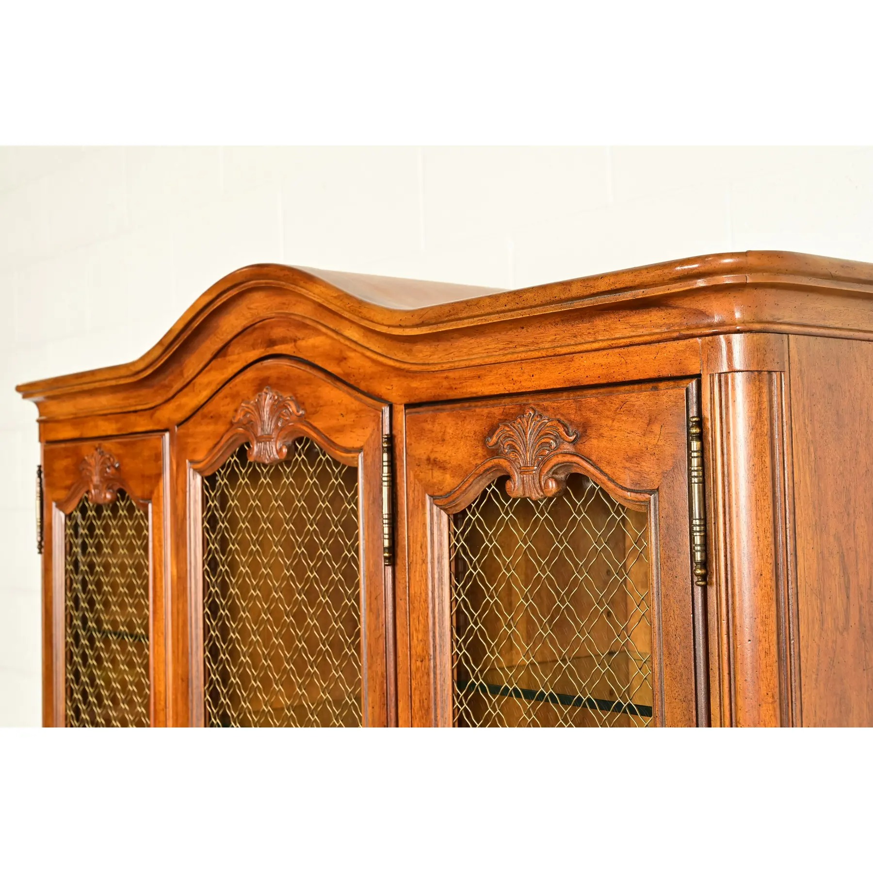 Henredon French Provincial Louis XV Carved Walnut Lighted Breakfront Bookcase Cabinet, Circa 1970s - Image 11