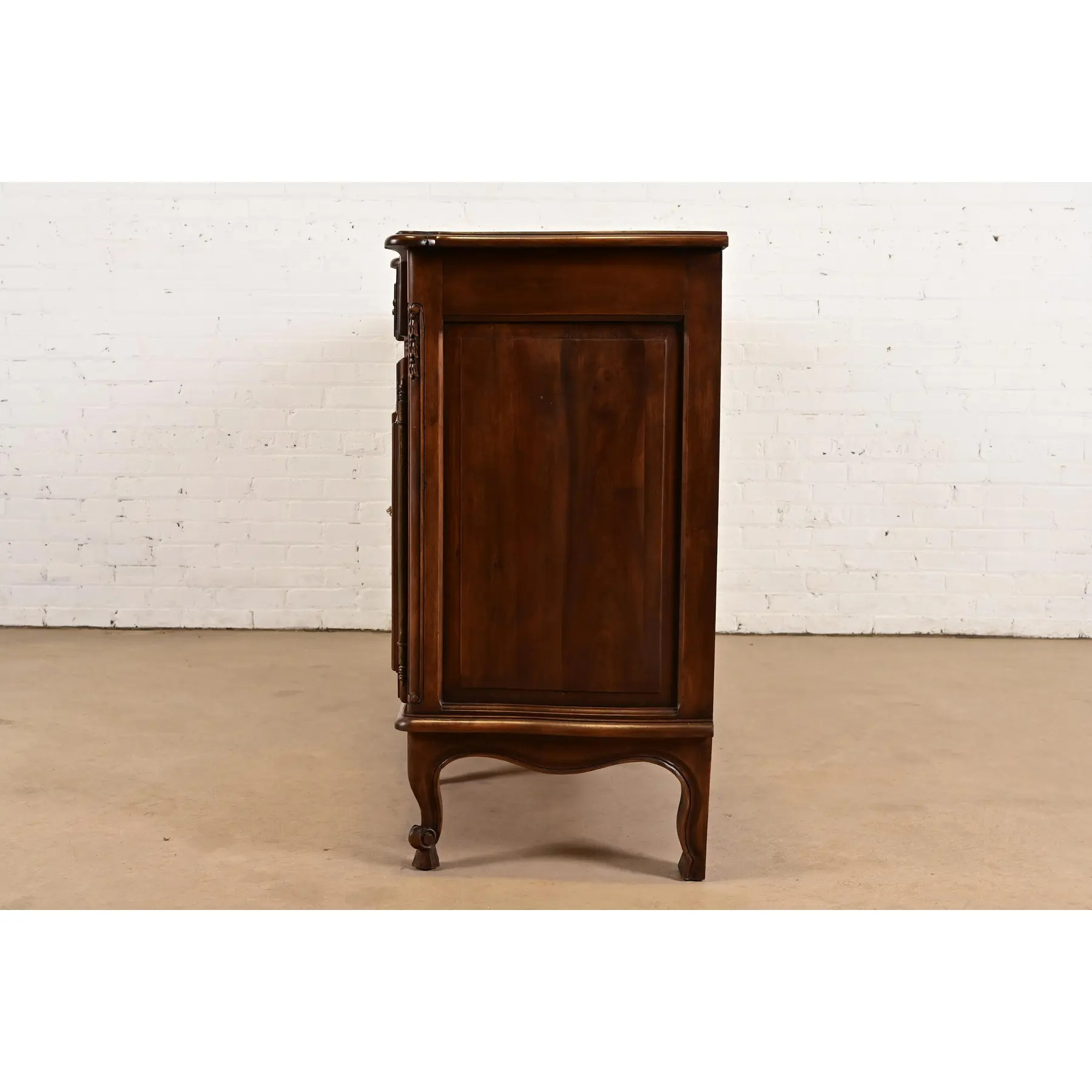 Karges Style French Provincial Louis XV Carved Walnut Sideboard Credenza - Image 14