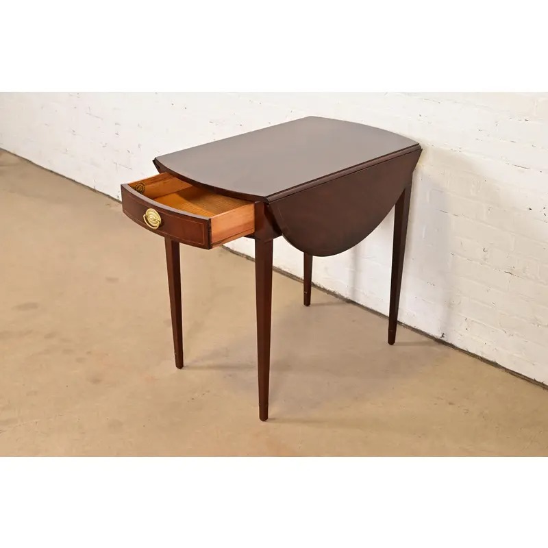 Baker Furniture Georgian Flame Mahogany Drop Leaf Pembroke Side Table, Newly Refinished - Image 6