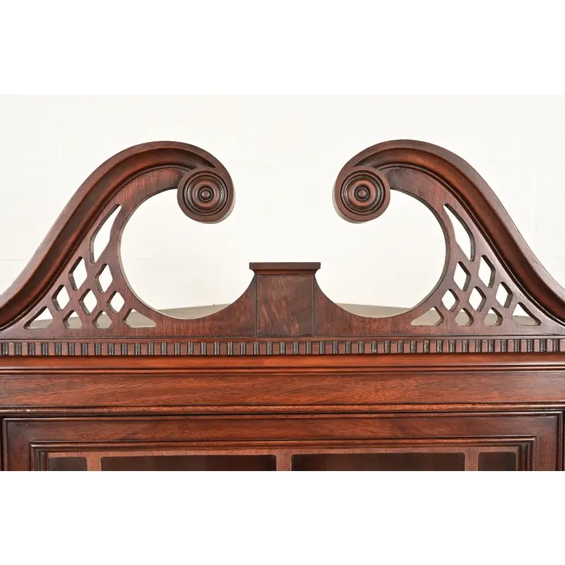Baker Furniture Style Georgian Flame Mahogany Corner Cabinet, Circa 1940s - Image 6