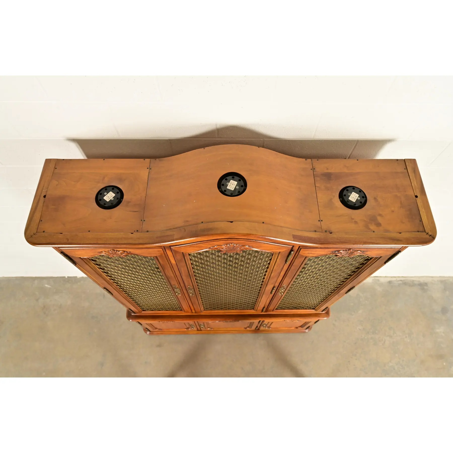Henredon French Provincial Louis XV Carved Walnut Lighted Breakfront Bookcase Cabinet, Circa 1970s - Image 14