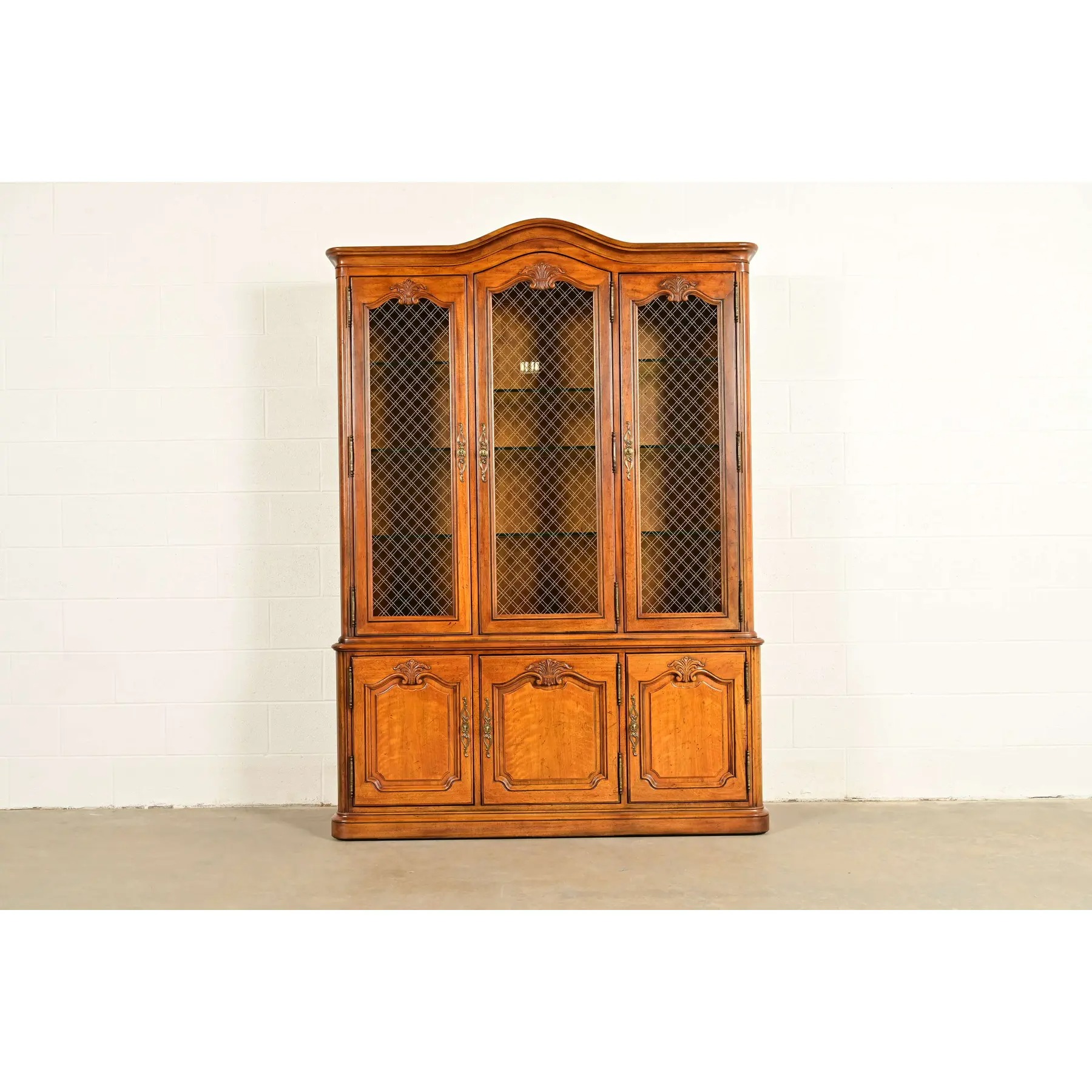 Henredon French Provincial Louis XV Carved Walnut Lighted Breakfront Bookcase Cabinet, Circa 1970s - Image 2