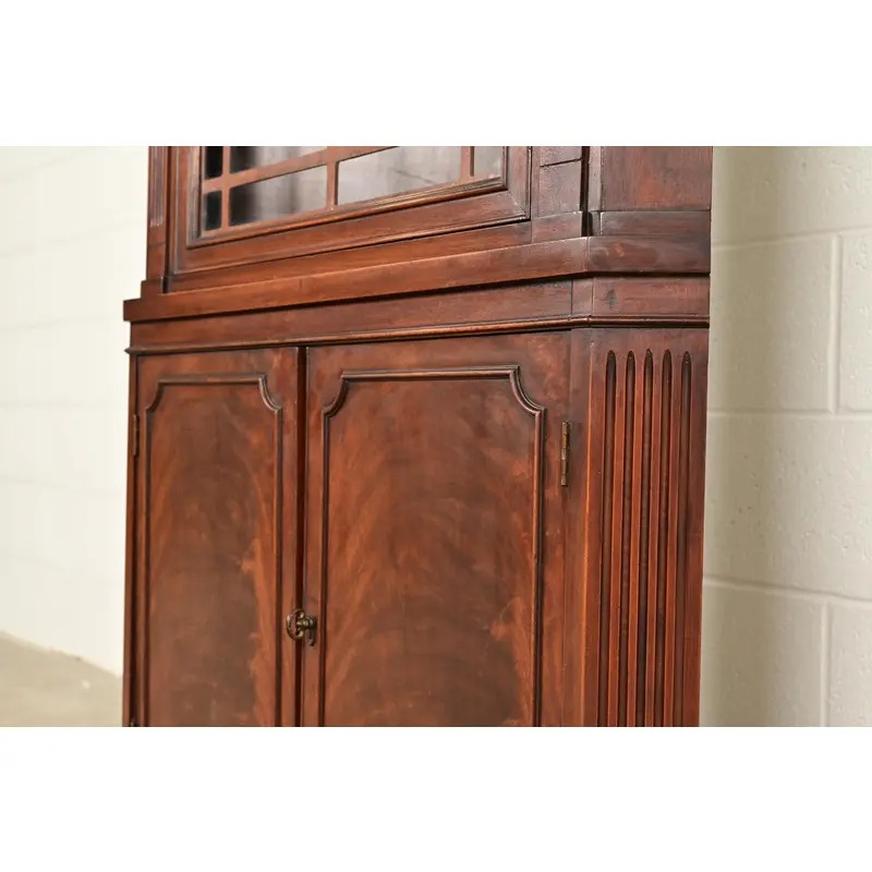 Baker Furniture Style Georgian Flame Mahogany Corner Cabinet, Circa 1940s - Image 7