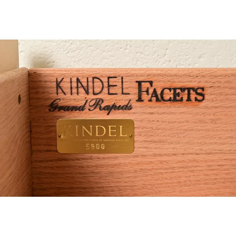 Kindel Furniture Modern Hollywood Regency Mahogany and Cream Lacquered Nightstand - Image 7