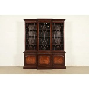 Baker Furniture Georgian Carved Mahogany Breakfront Bookcase Cabinet, Circa 1960s
