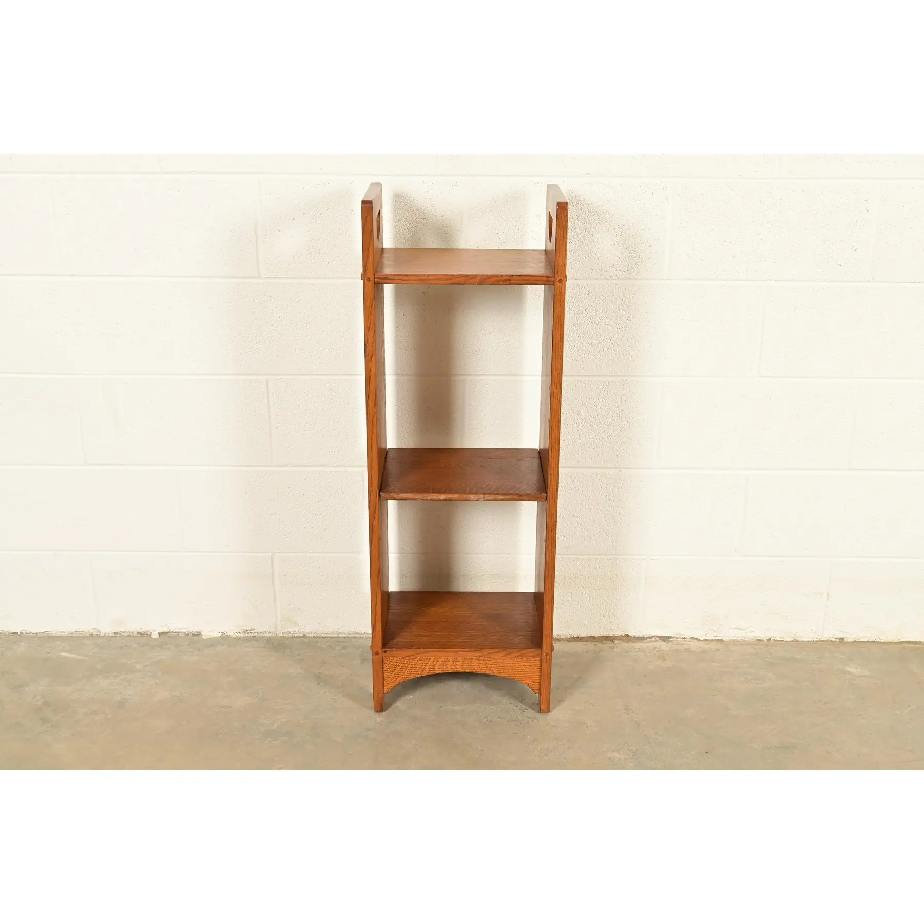 Stickley Mission Oak Arts & Crafts Cutout Bookshelf - Image 4