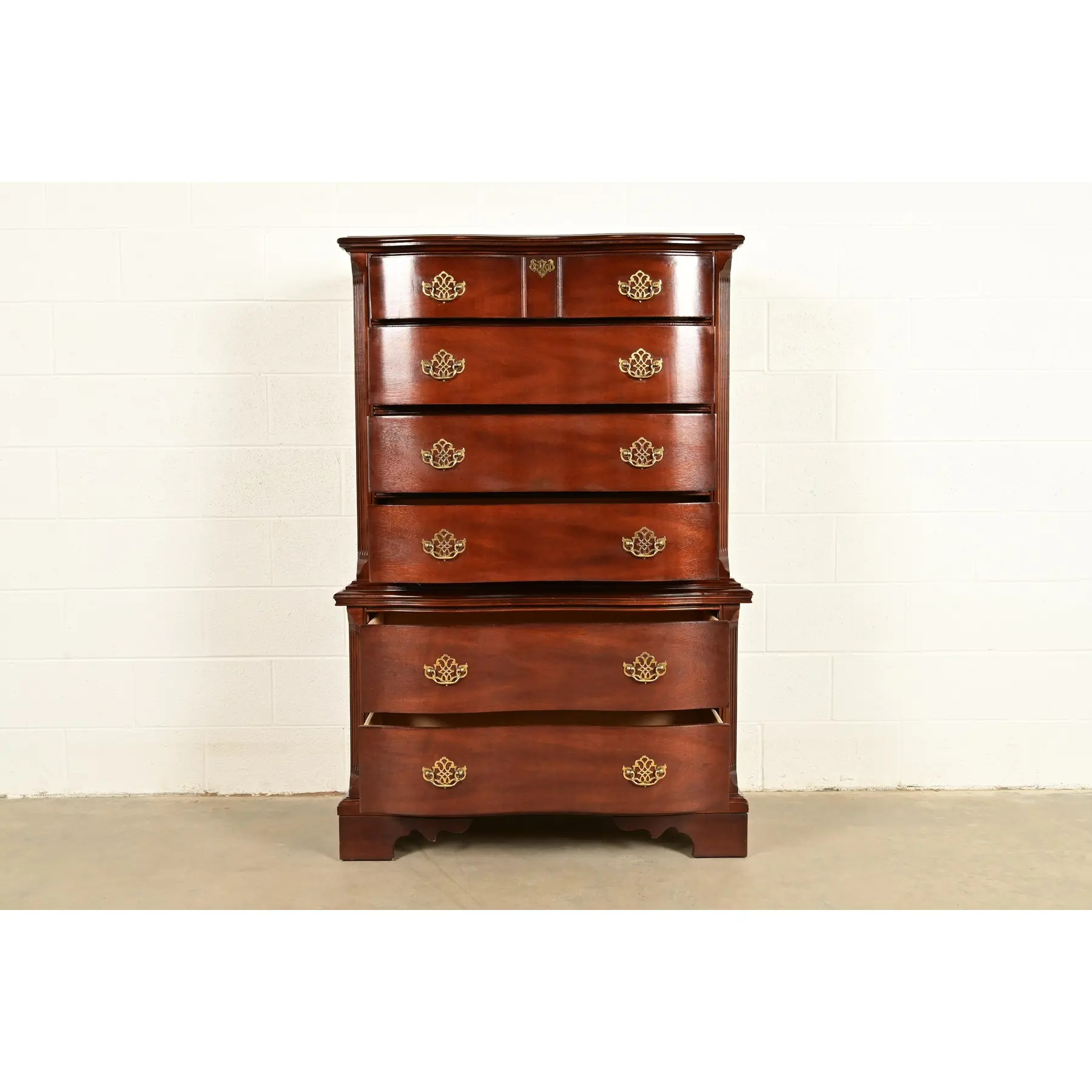 Chippendale Carved Mahogany Serpentine Front Six-Drawer Highboy Dresser - Image 4