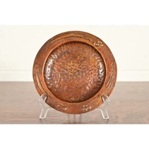 Roycroft Style Arts & Crafts Period Hammered Copper Plate or Tray, Circa 1910