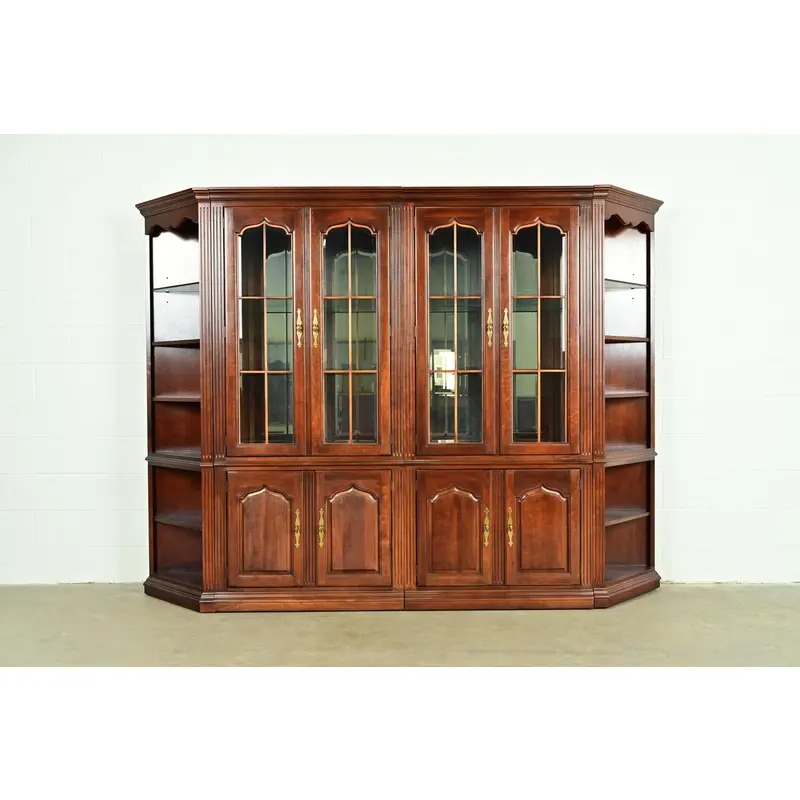 Thomasville Georgian Carved Cherry Wood Lighted Breakfront Bookcase or Display Cabinet - Image 2