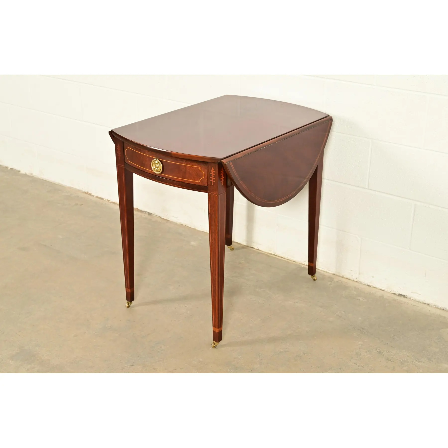 Baker Furniture Historic Charleston Georgian Inlaid Flame Mahogany Drop Leaf Pembroke Side Table - Image 4