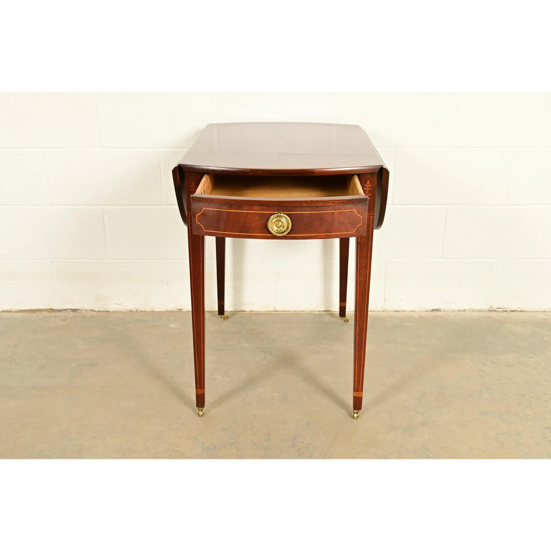 Baker Furniture Historic Charleston Georgian Inlaid Flame Mahogany Drop Leaf Pembroke Side Table - Image 6