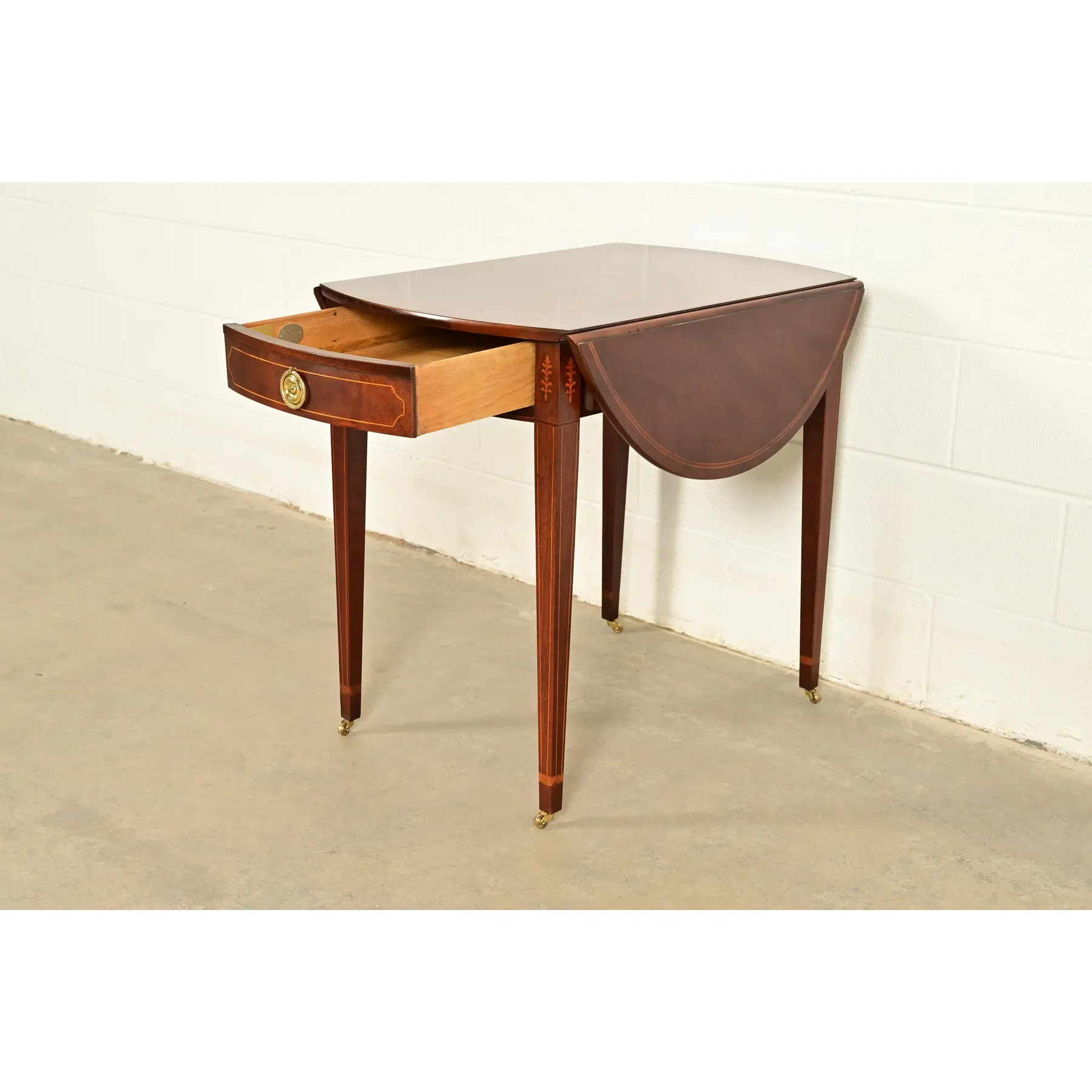 Baker Furniture Historic Charleston Georgian Inlaid Flame Mahogany Drop Leaf Pembroke Side Table - Image 7