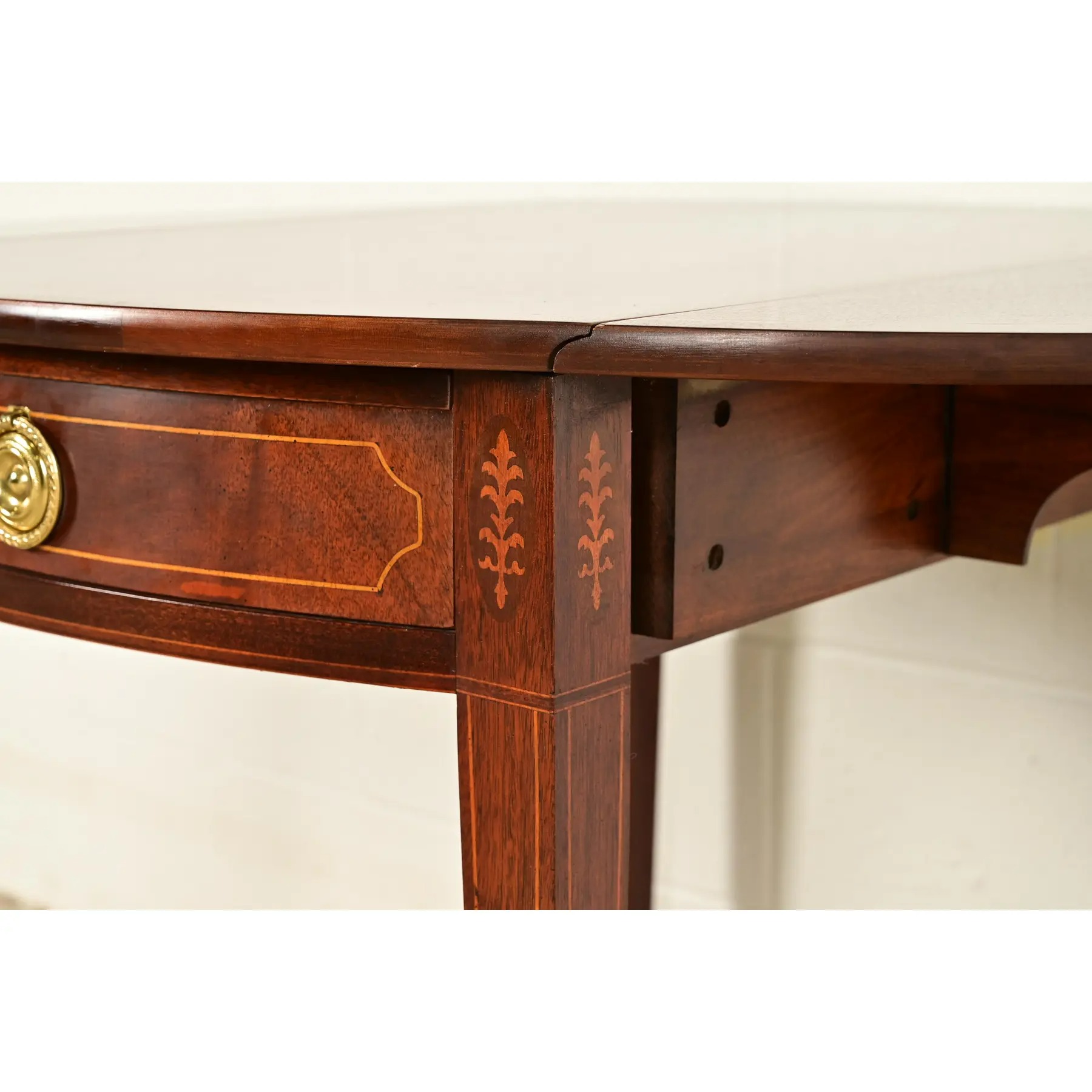Baker Furniture Historic Charleston Georgian Inlaid Flame Mahogany Drop Leaf Pembroke Side Table - Image 12