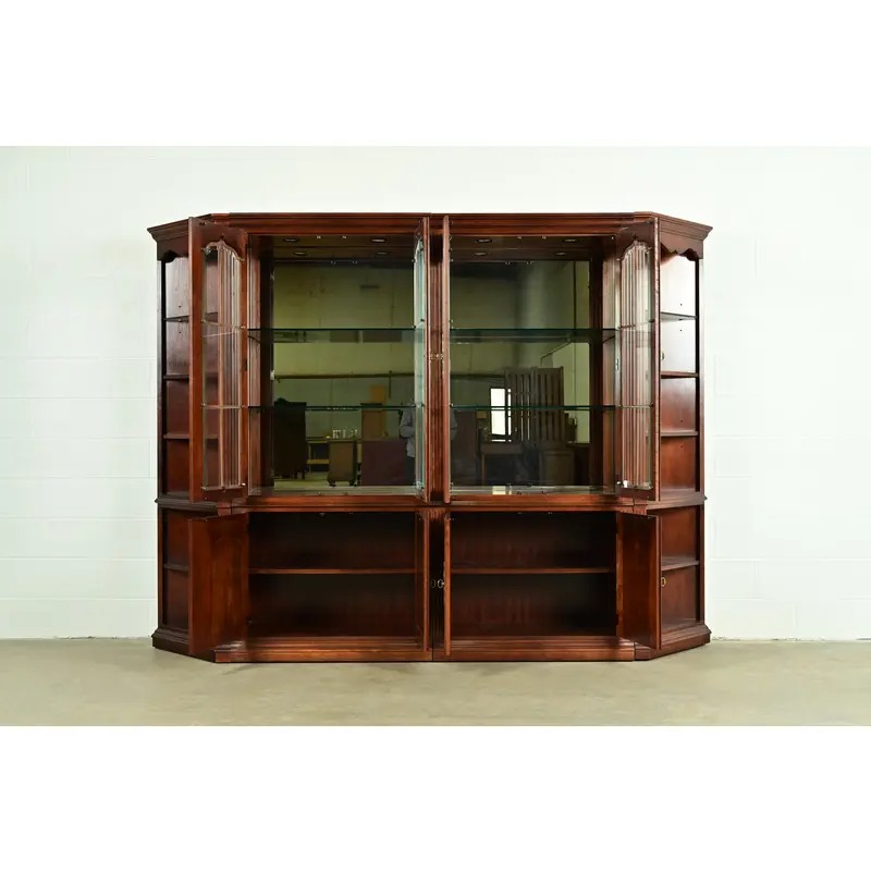 Thomasville Georgian Carved Cherry Wood Lighted Breakfront Bookcase or Display Cabinet - Image 6