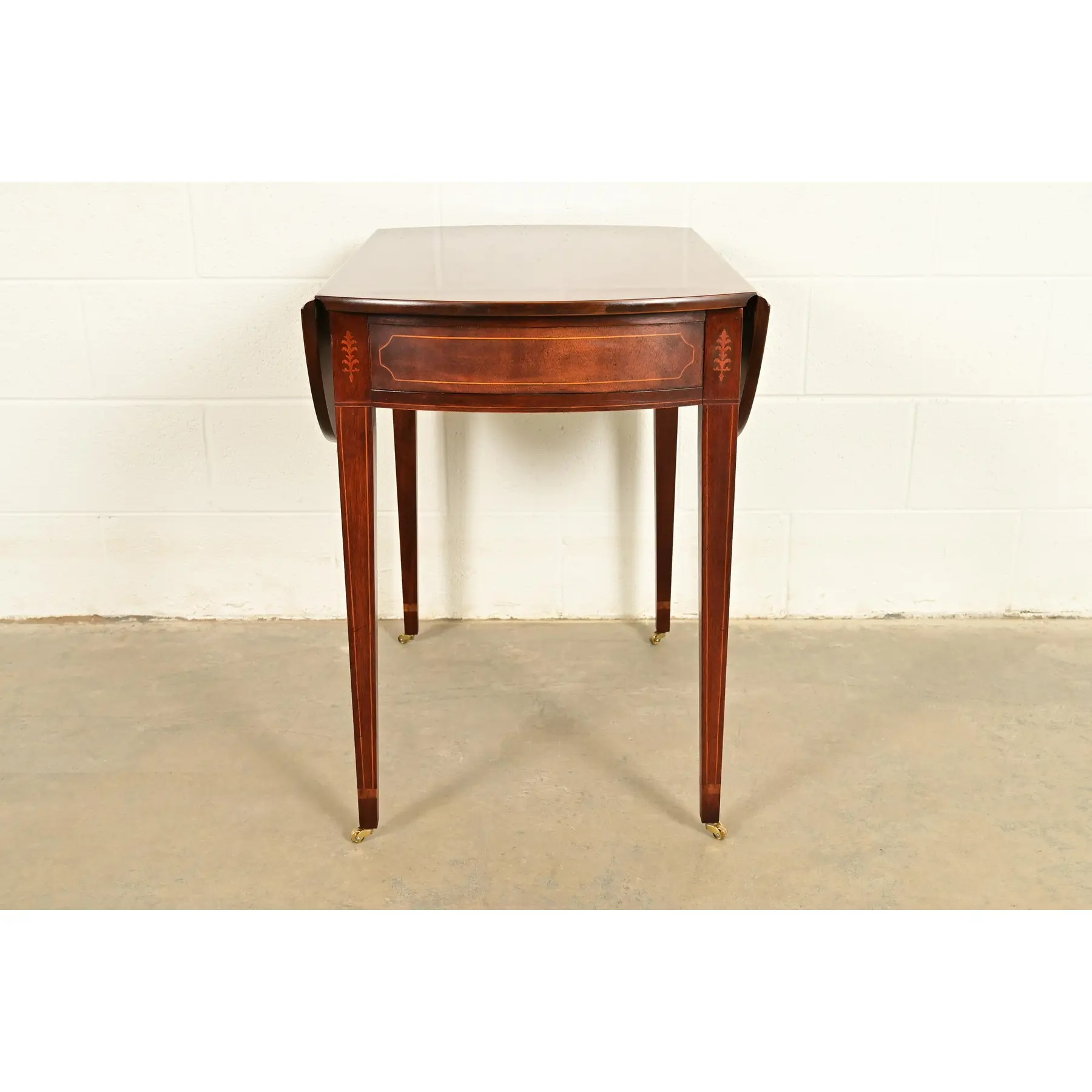 Baker Furniture Historic Charleston Georgian Inlaid Flame Mahogany Drop Leaf Pembroke Side Table - Image 16