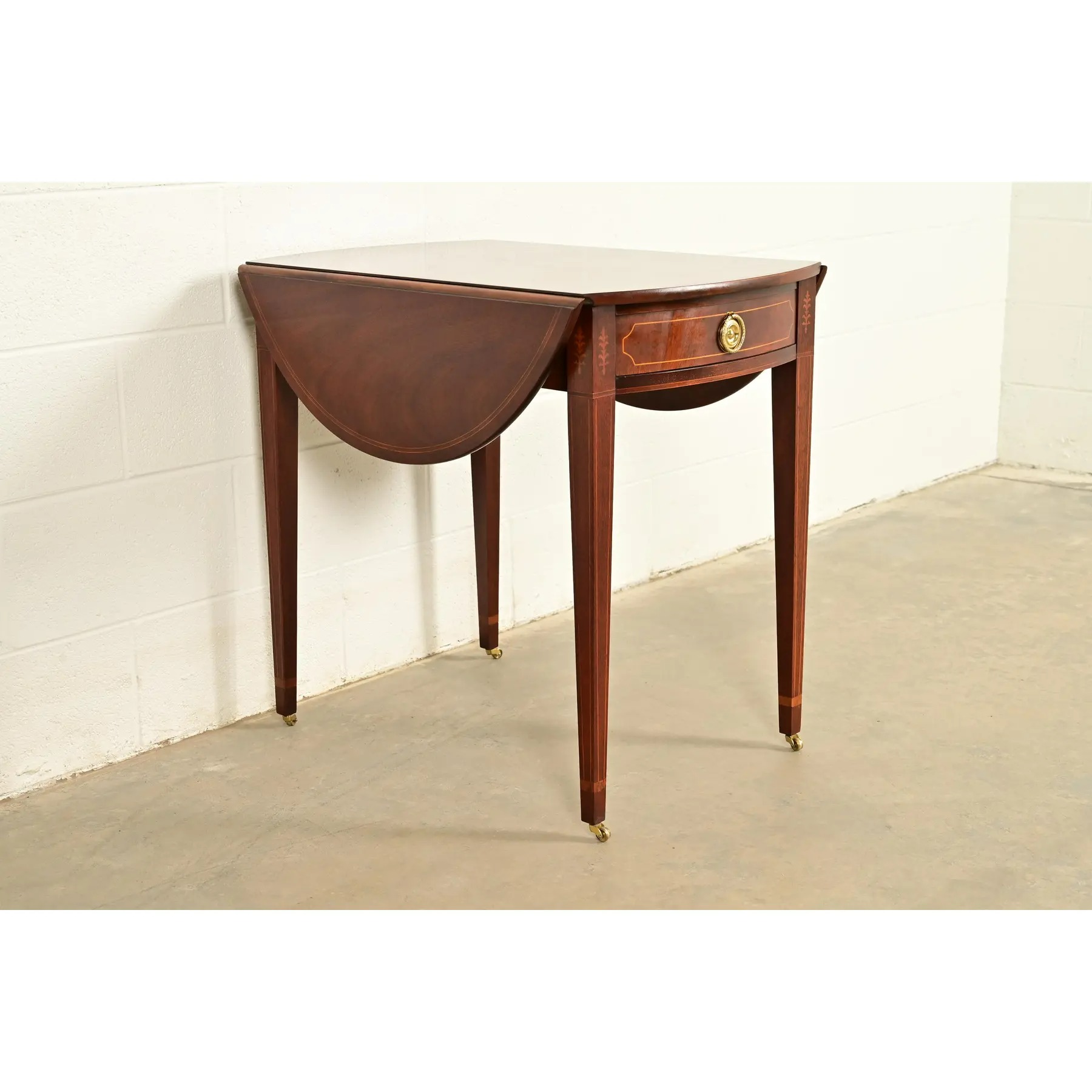 Baker Furniture Historic Charleston Georgian Inlaid Flame Mahogany Drop Leaf Pembroke Side Table