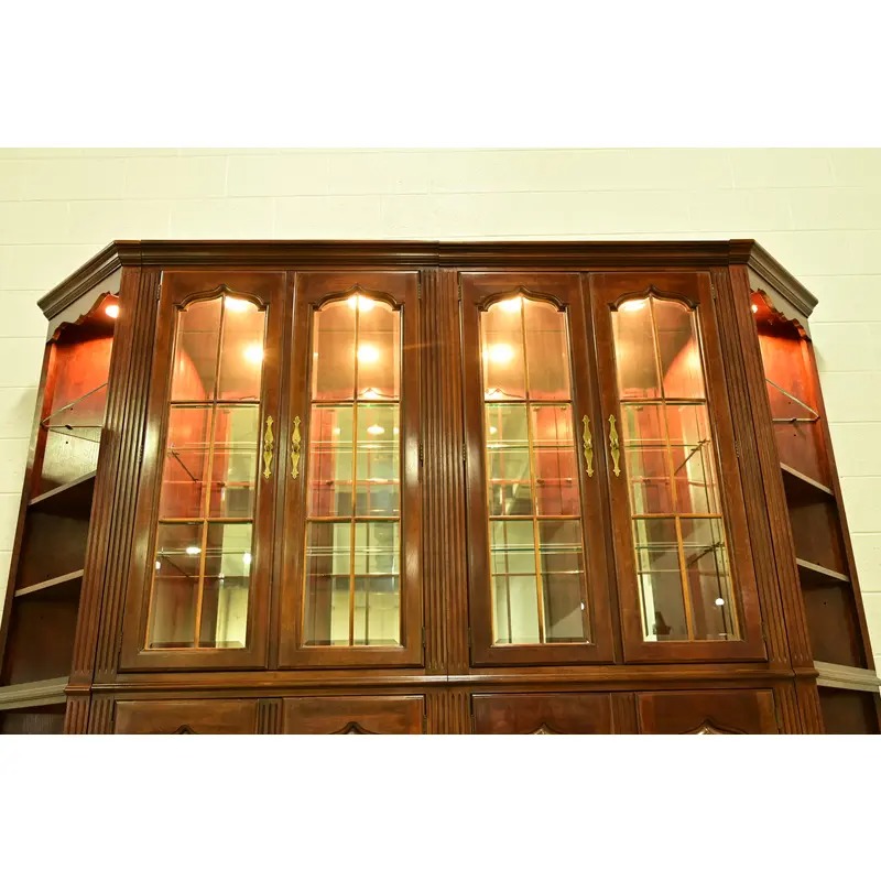 Thomasville Georgian Carved Cherry Wood Lighted Breakfront Bookcase or Display Cabinet - Image 8