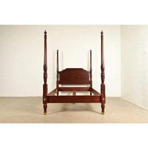Baker Furniture Historic Charleston Georgian Carved Mahogany Queen Size Poster Bed