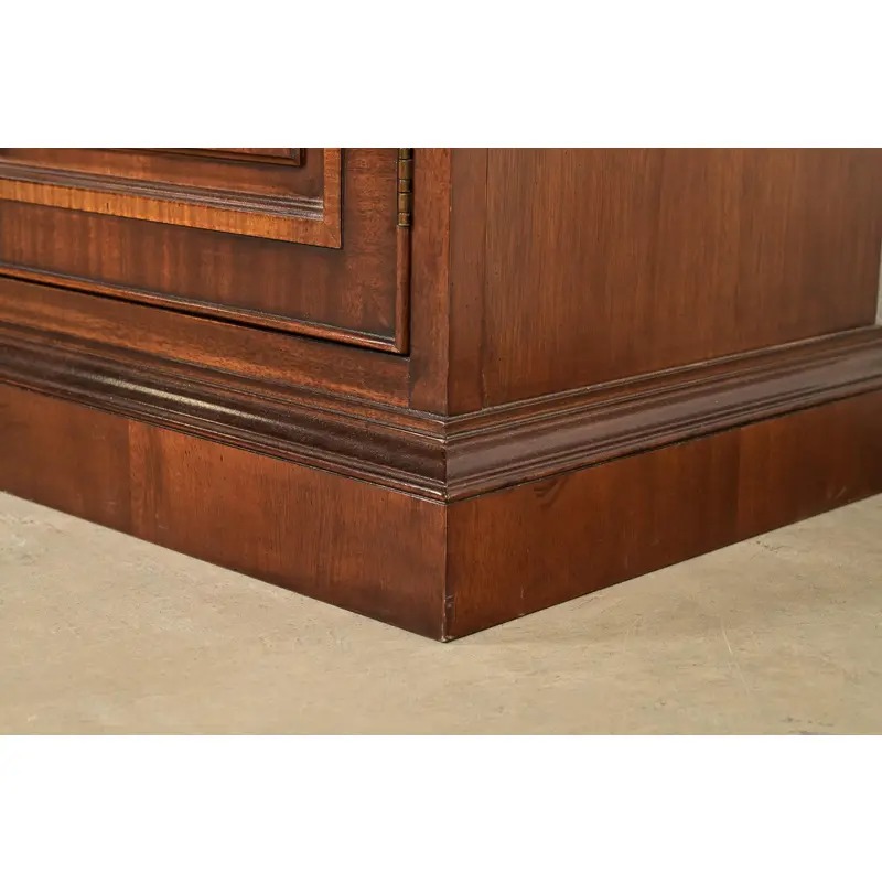 Drexel Heritage Georgian Flame Mahogany Flip Top Buffet Server or Bar Cabinet - Image 10