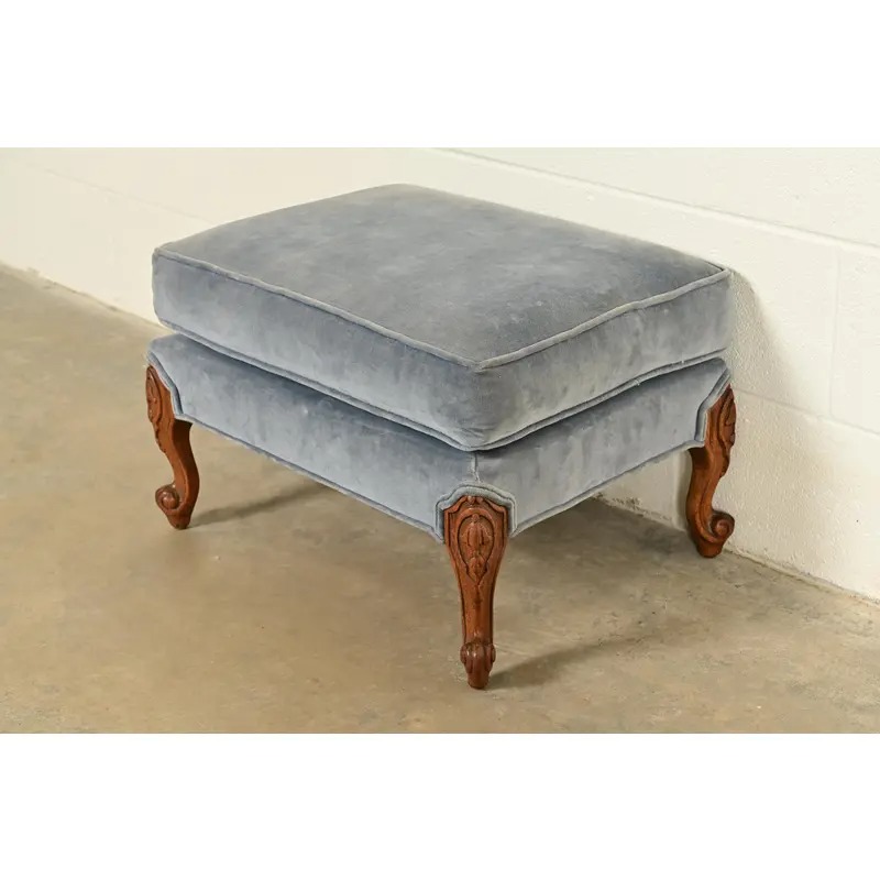 Baker Furniture Style French Provincial Louis XV Carved Walnut Velvet Upholstered Lounge Chair and Ottoman | Circa 1960s - Image 11
