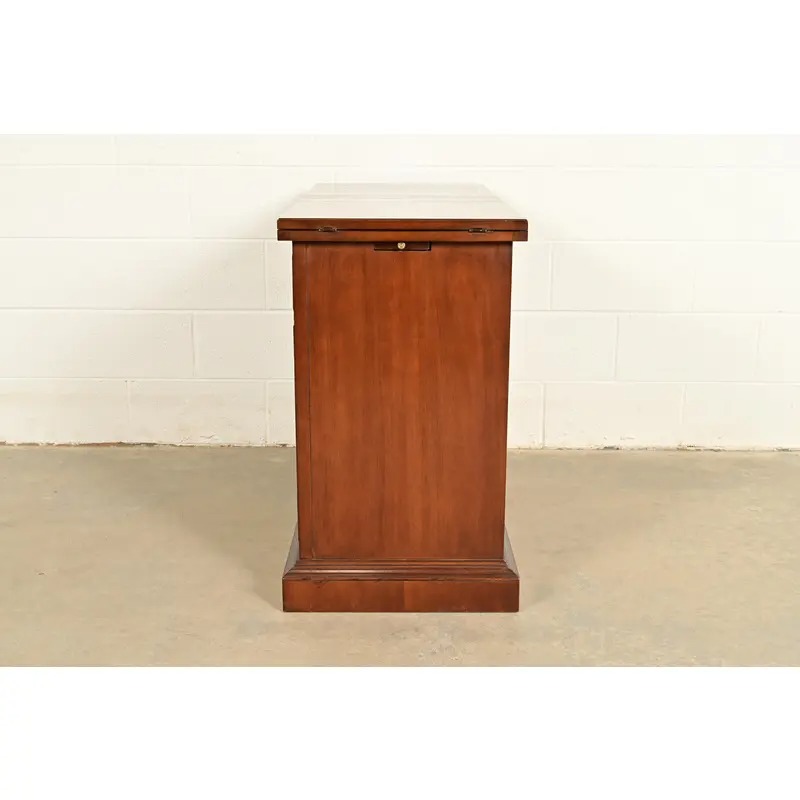 Drexel Heritage Georgian Flame Mahogany Flip Top Buffet Server or Bar Cabinet - Image 14