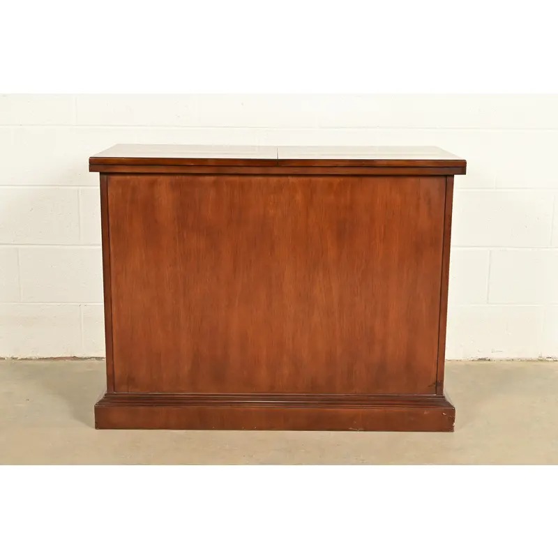Drexel Heritage Georgian Flame Mahogany Flip Top Buffet Server or Bar Cabinet - Image 15