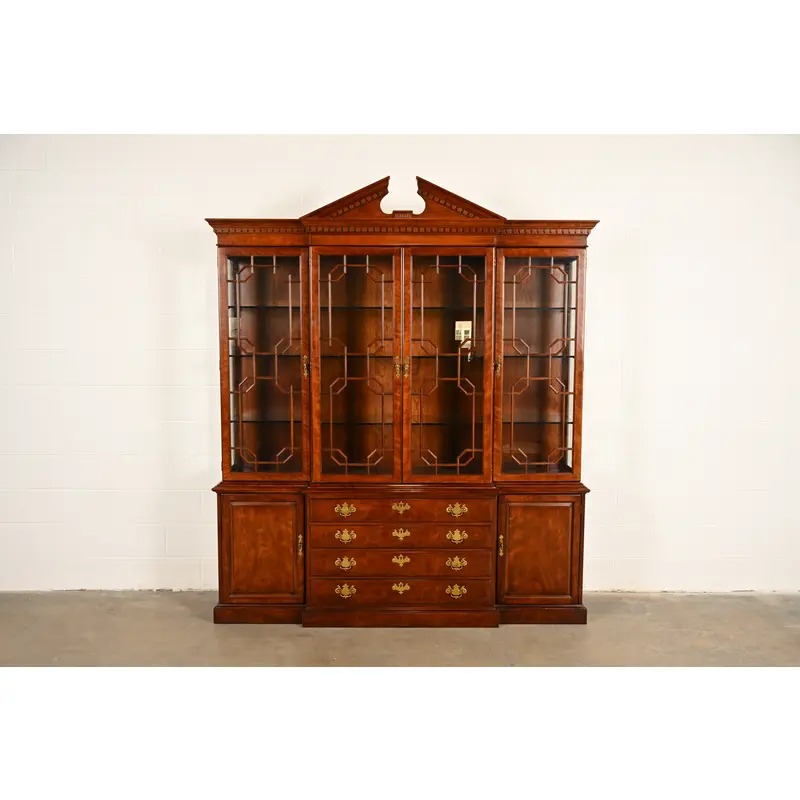 Henredon Georgian Carved Mahogany Breakfront Bookcase Cabinet - Image 2
