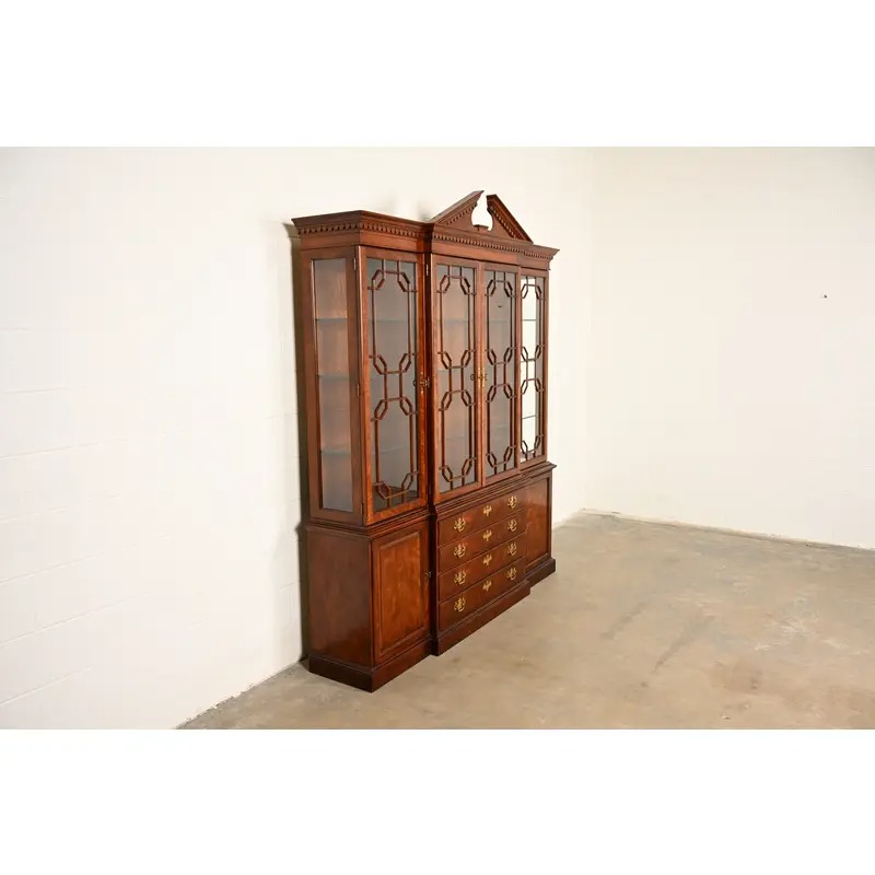 Henredon Georgian Carved Mahogany Breakfront Bookcase Cabinet - Image 4