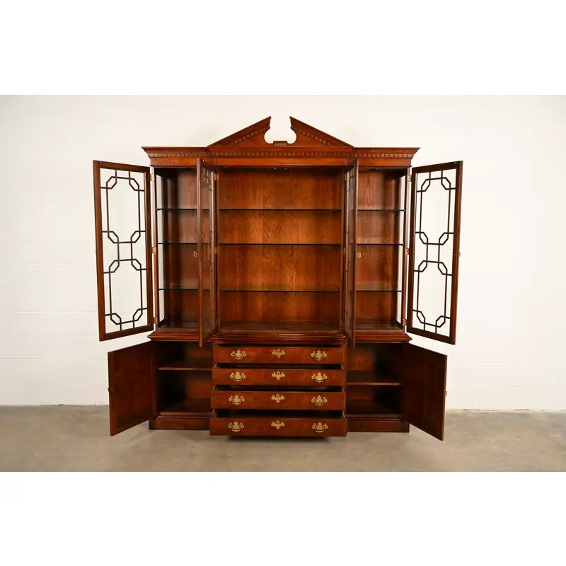 Henredon Georgian Carved Mahogany Breakfront Bookcase Cabinet - Image 5