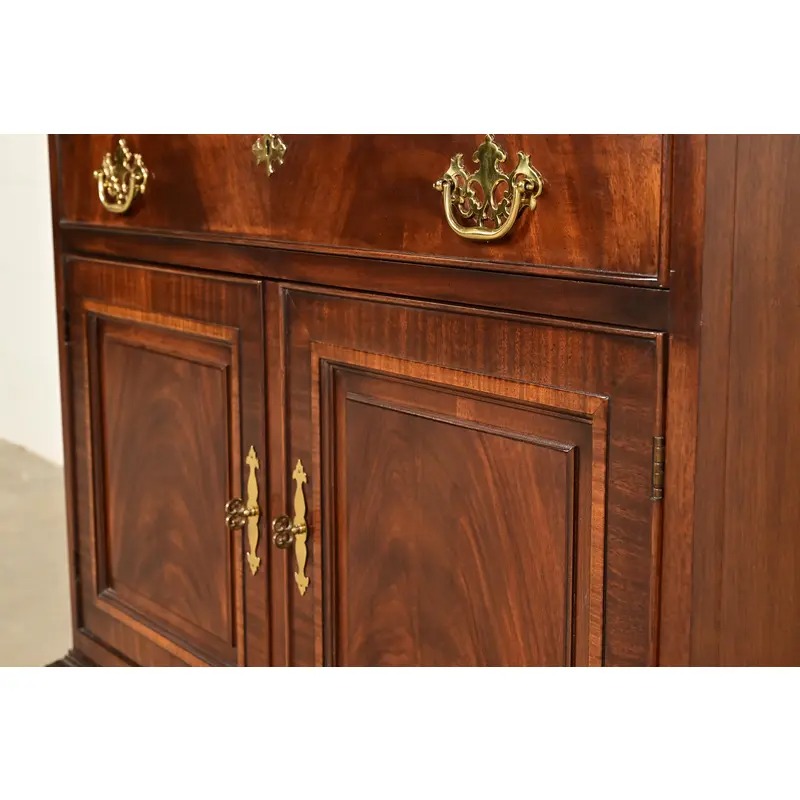 Drexel Heritage Georgian Flame Mahogany Flip Top Buffet Server or Bar Cabinet - Image 9