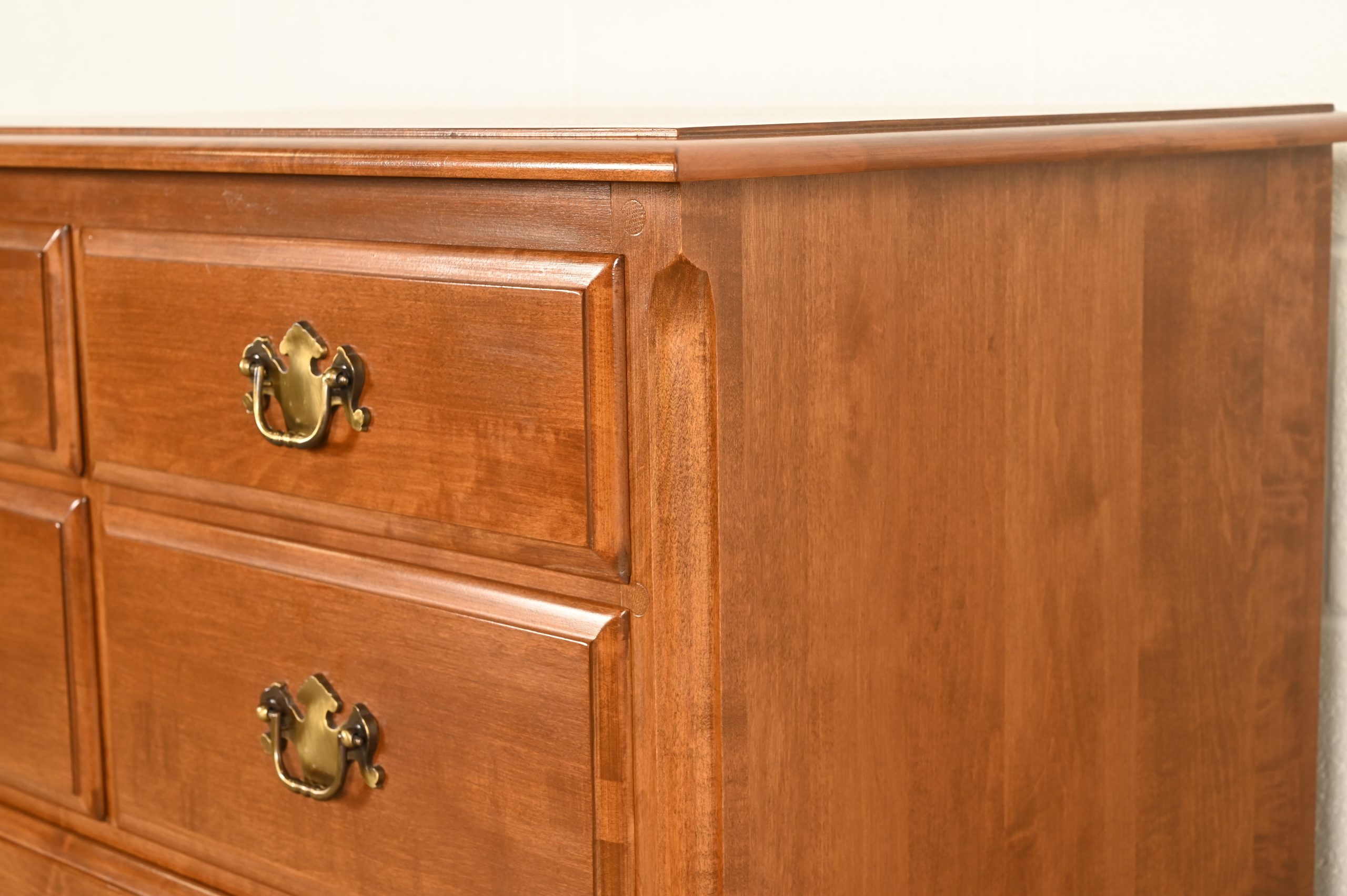 Ethan Allen Early American Solid Maple Chest-on-Chest Seven-Drawer Highboy Dresser - Image 9