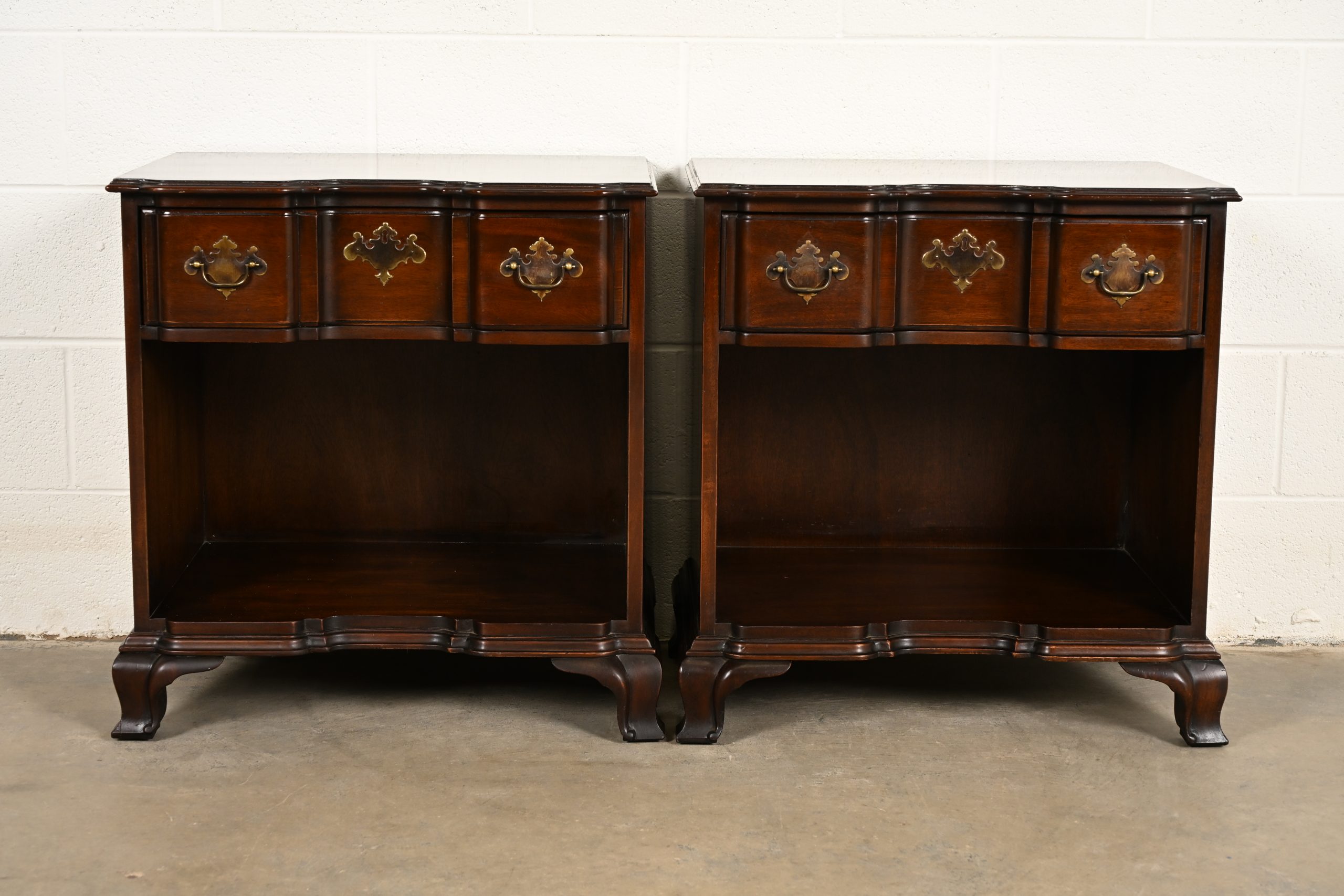 Kindel Furniture Georgian Solid Mahogany Block Front Nightstand - Image 17
