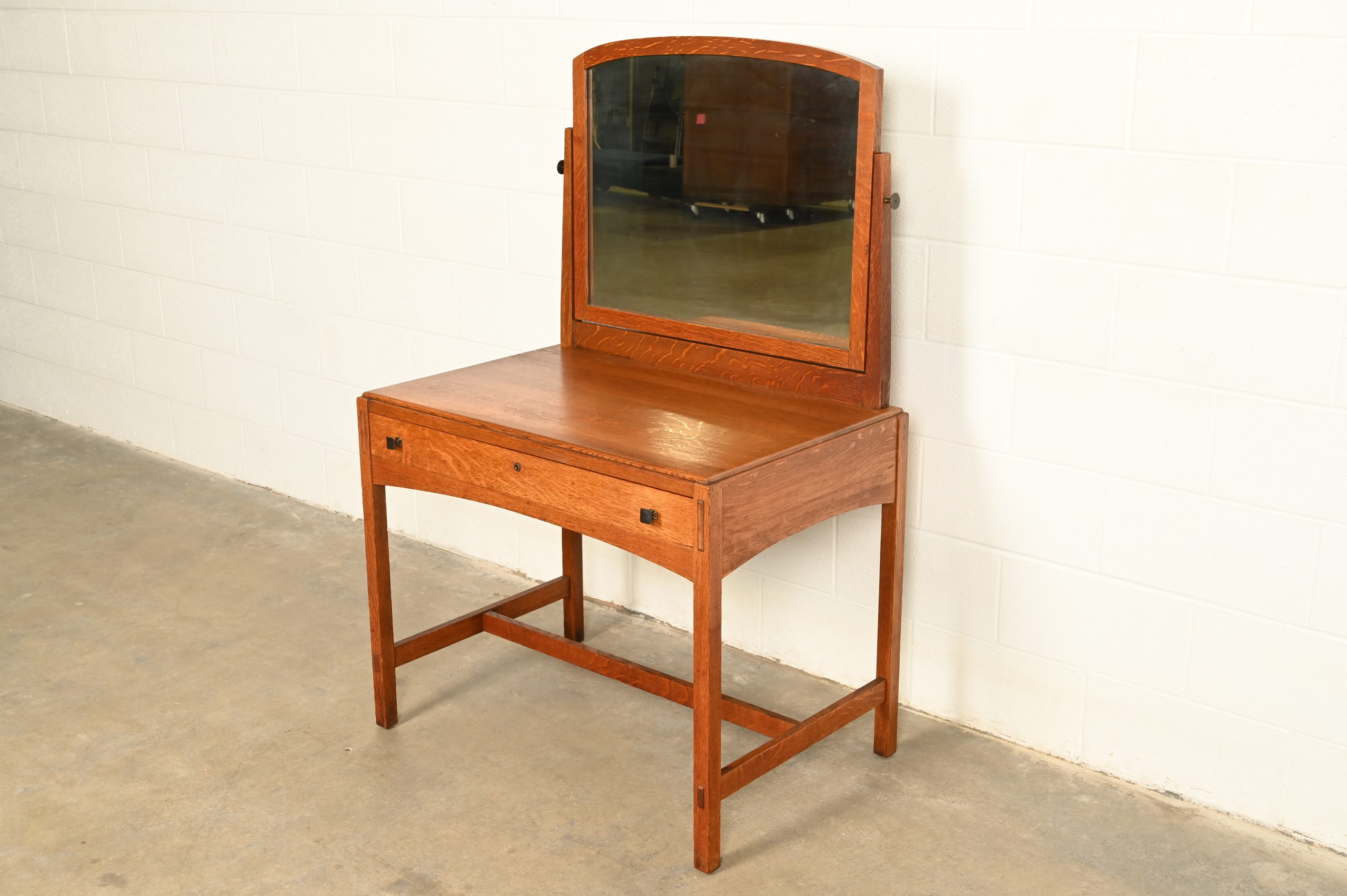 Limbert Antique Mission Oak Arts & Crafts Vanity or Dressing Table With Mirror, Circa 1910 - Image 4