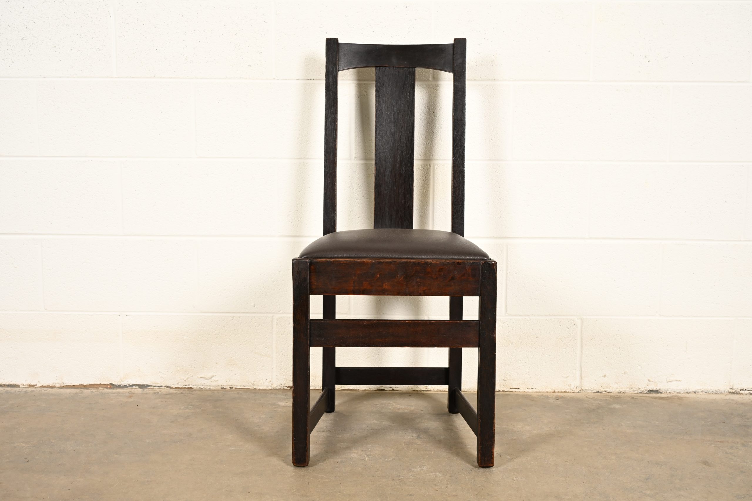 Limbert Antique Mission Oak Arts & Crafts T-Back Side Chair or Dining Chair, Circa 1910