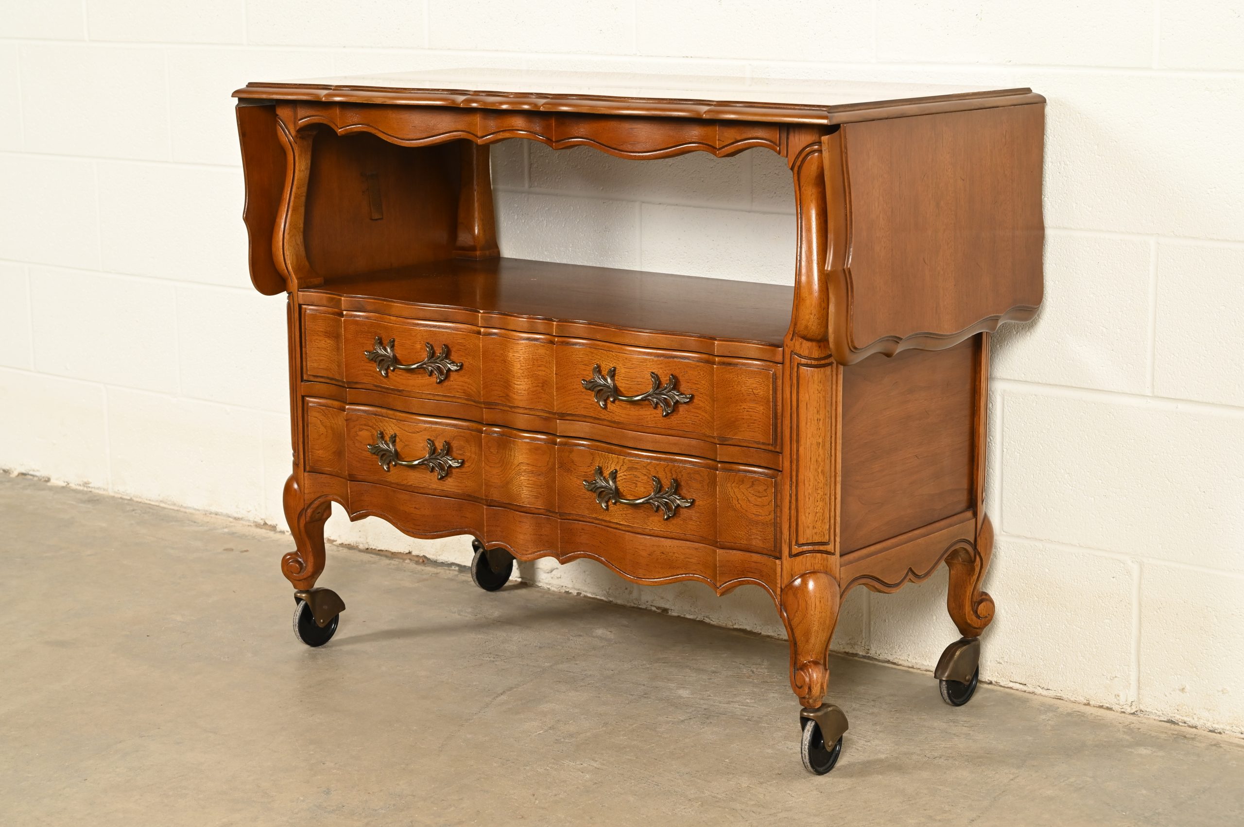 Thomasville French Provincial Louis XV Carved Walnut Buffet Server or Bar Cart, Circa 1970s