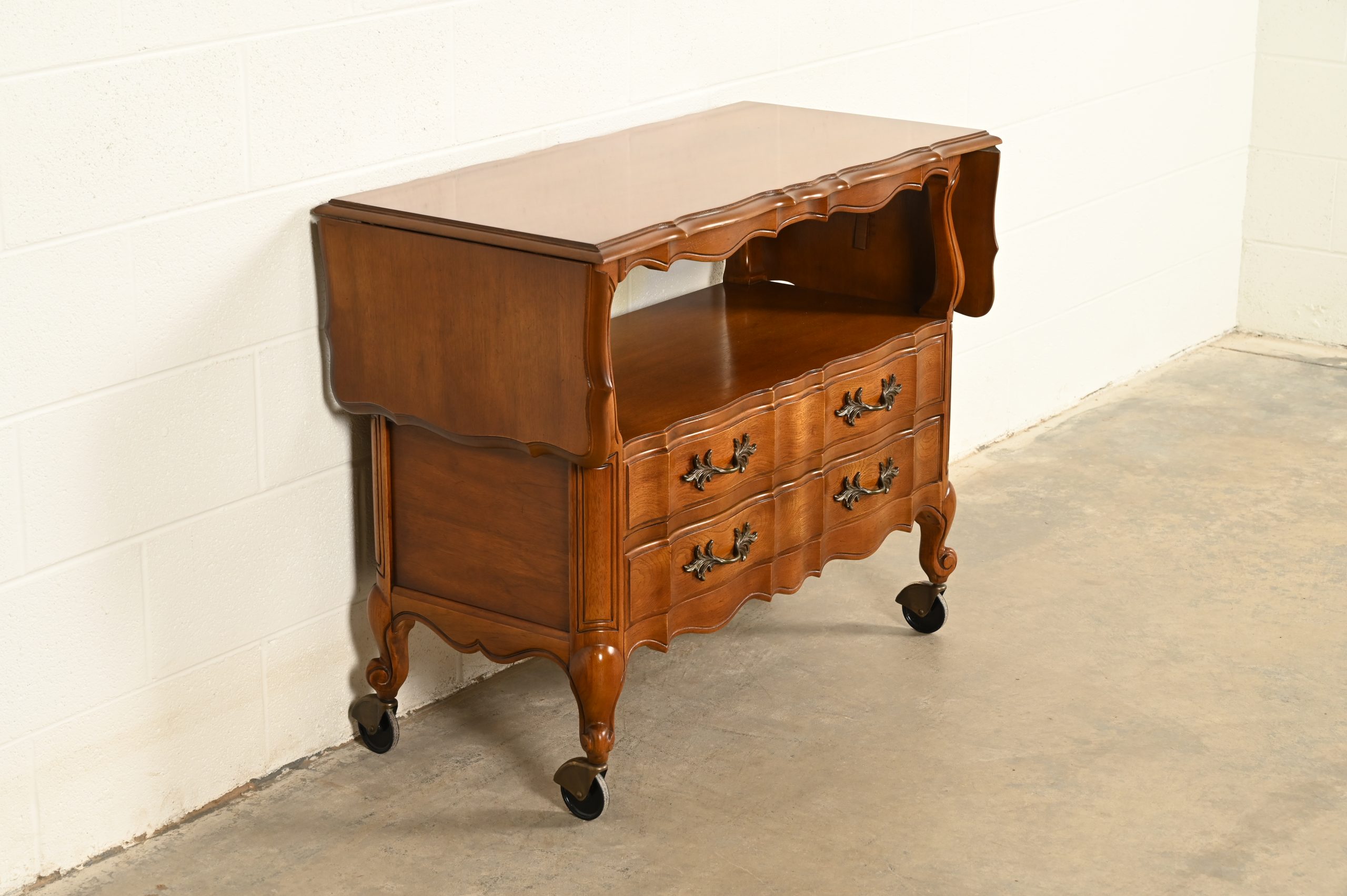 Thomasville French Provincial Louis XV Carved Walnut Buffet Server or Bar Cart, Circa 1970s - Image 4