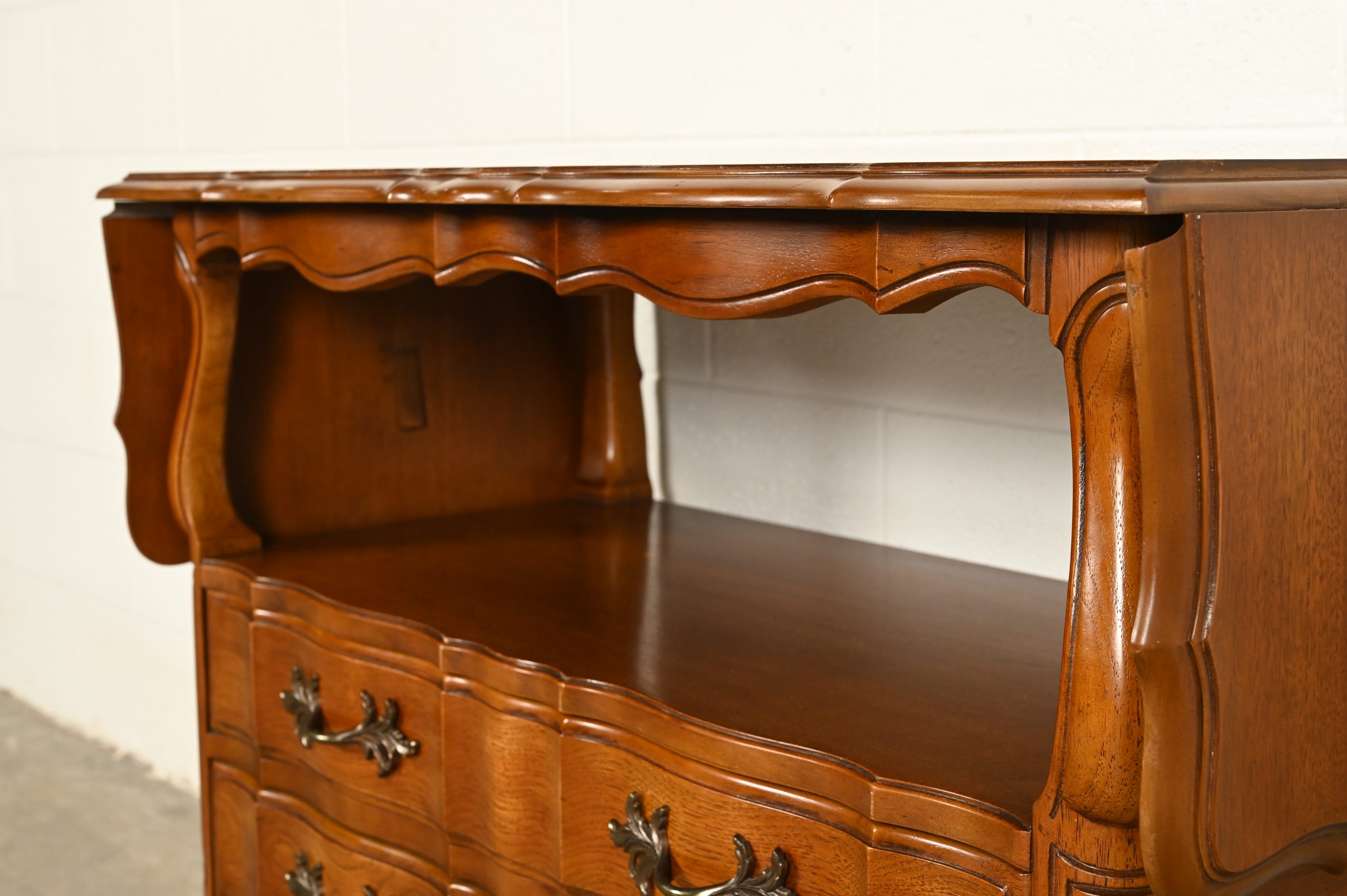 Thomasville French Provincial Louis XV Carved Walnut Buffet Server or Bar Cart, Circa 1970s - Image 13