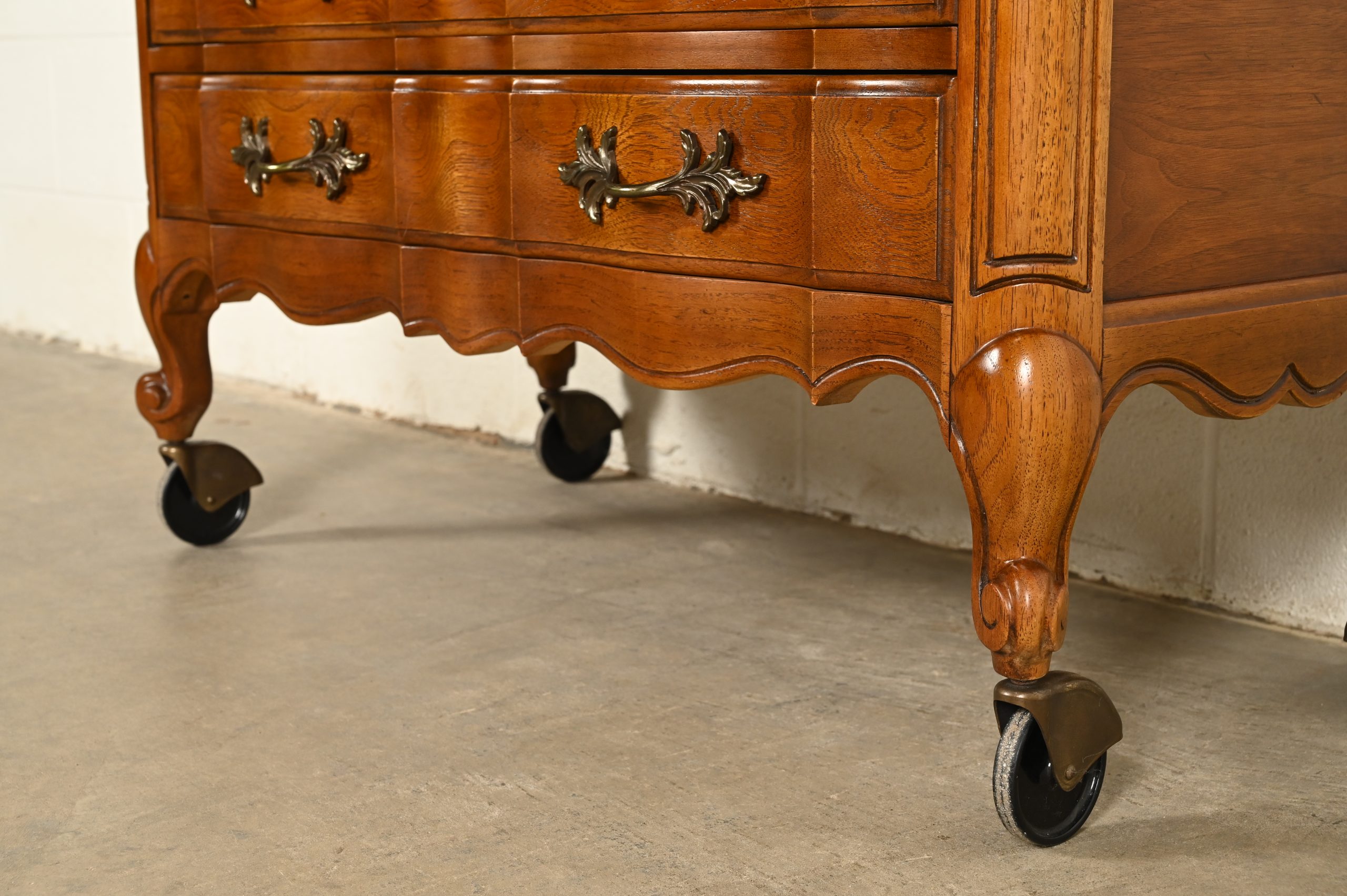 Thomasville French Provincial Louis XV Carved Walnut Buffet Server or Bar Cart, Circa 1970s - Image 14