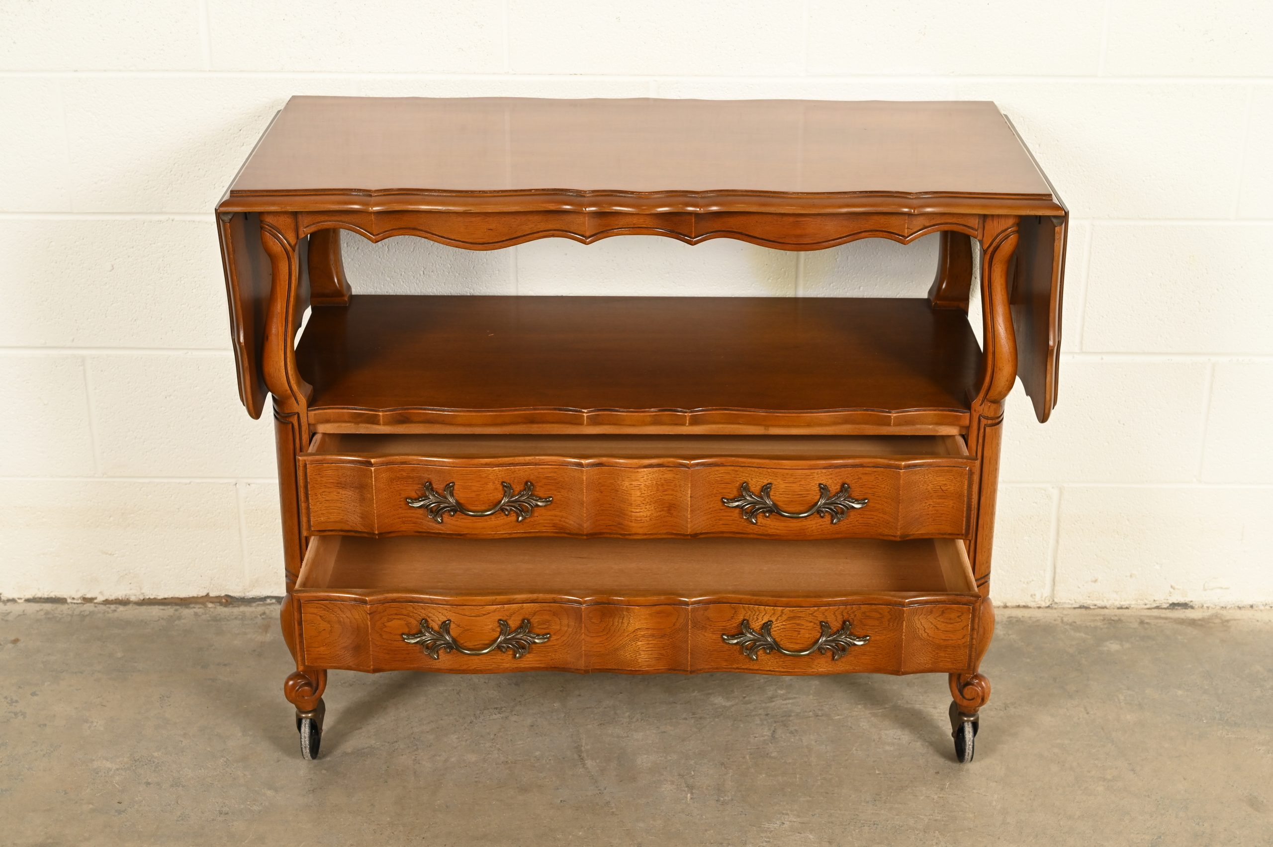 Thomasville French Provincial Louis XV Carved Walnut Buffet Server or Bar Cart, Circa 1970s - Image 5