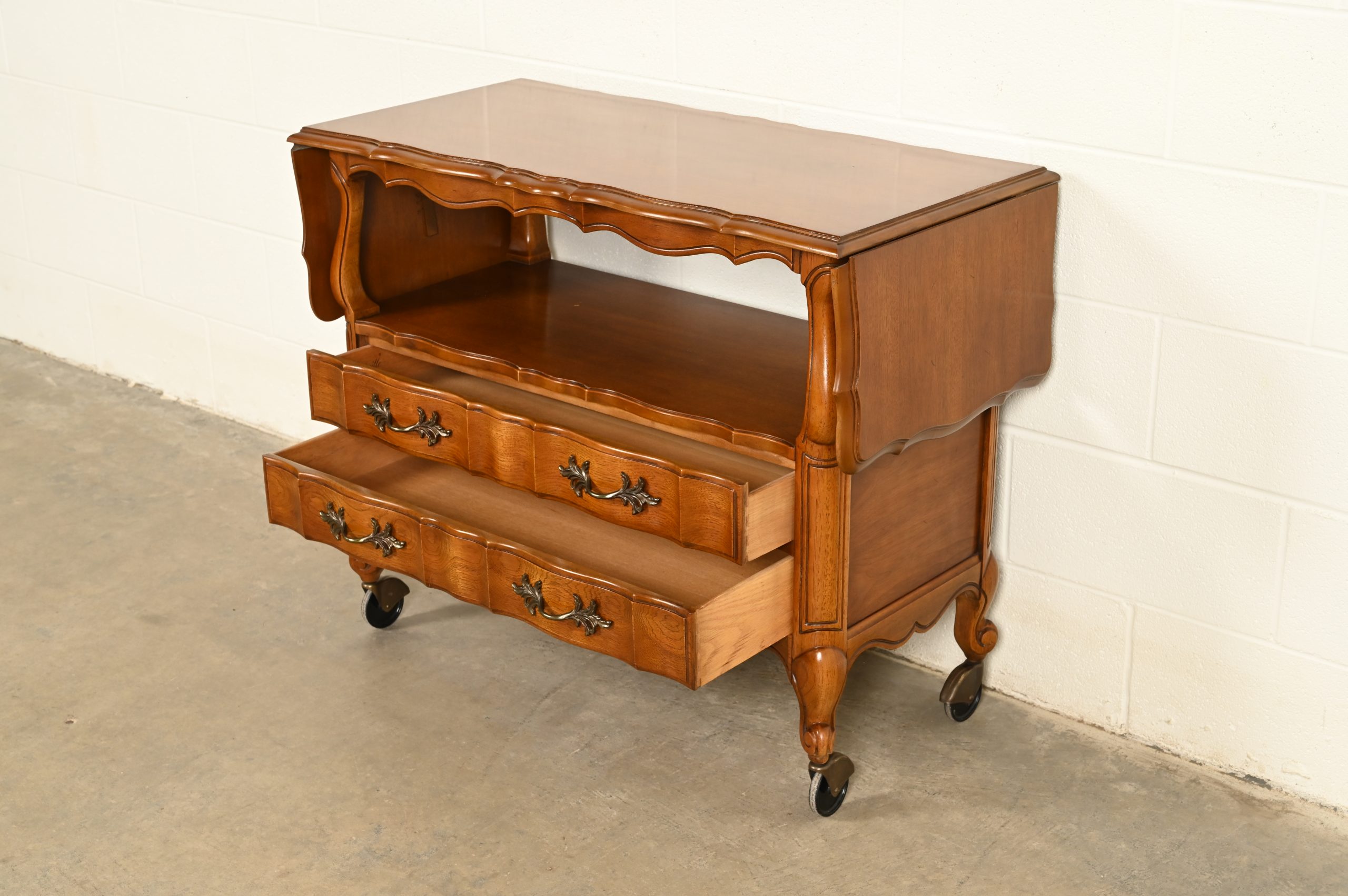 Thomasville French Provincial Louis XV Carved Walnut Buffet Server or Bar Cart, Circa 1970s - Image 6