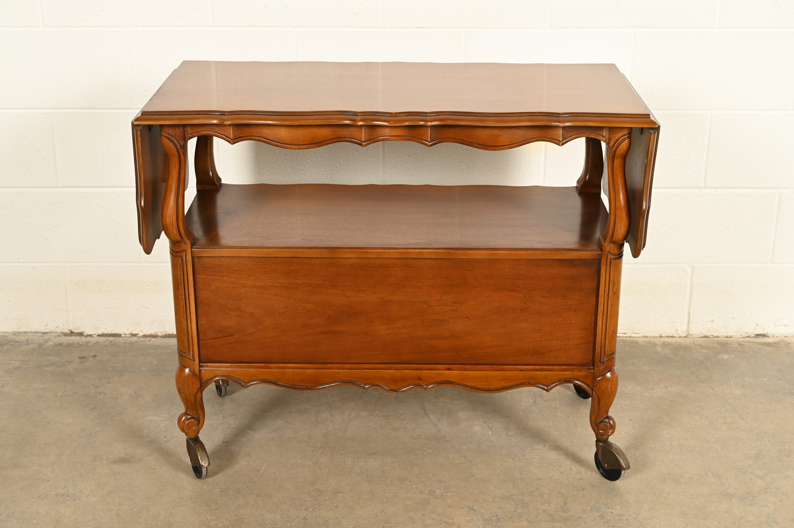 Thomasville French Provincial Louis XV Carved Walnut Buffet Server or Bar Cart, Circa 1970s - Image 16